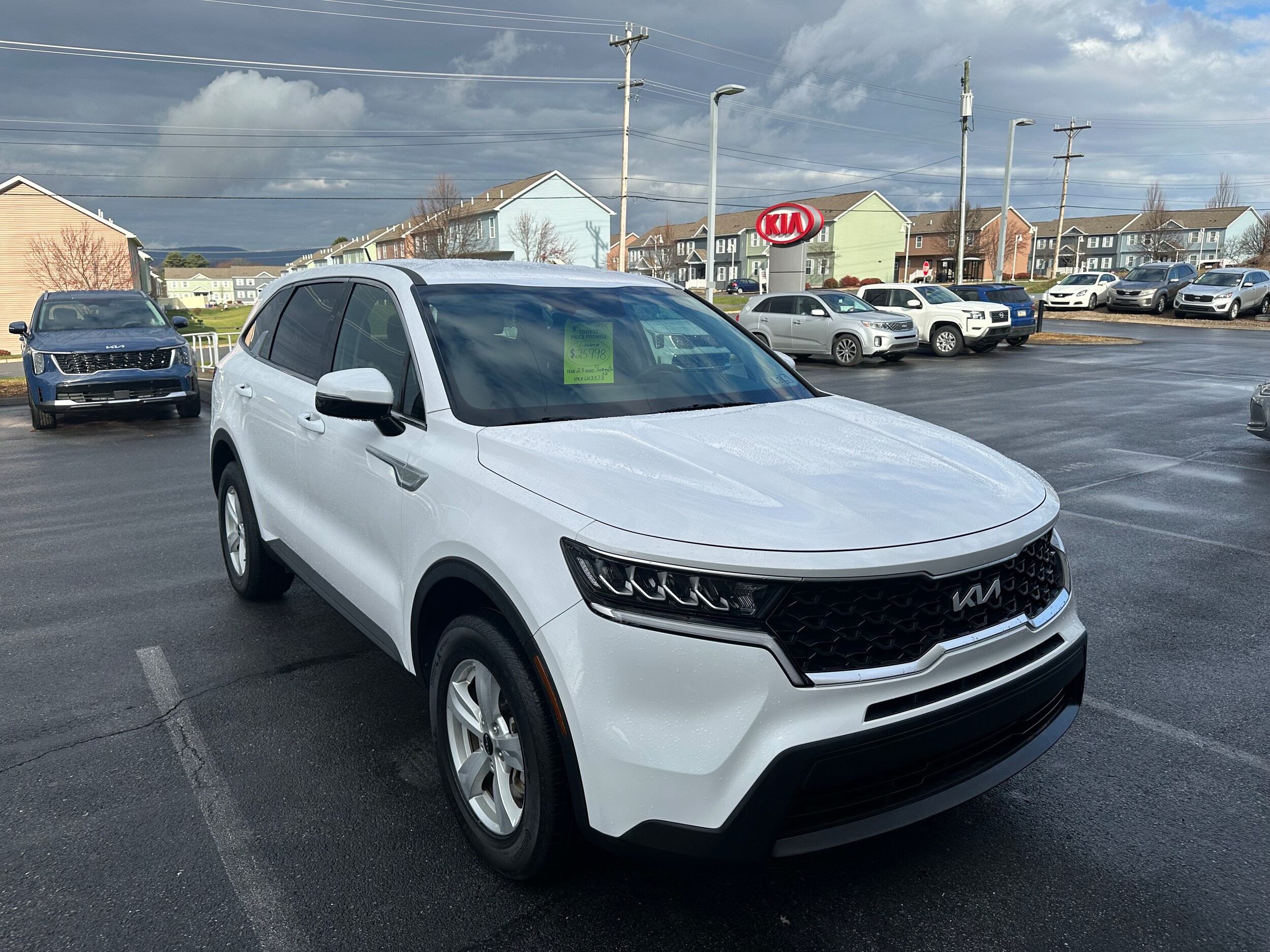 2023 Kia Sorento LX photo 3