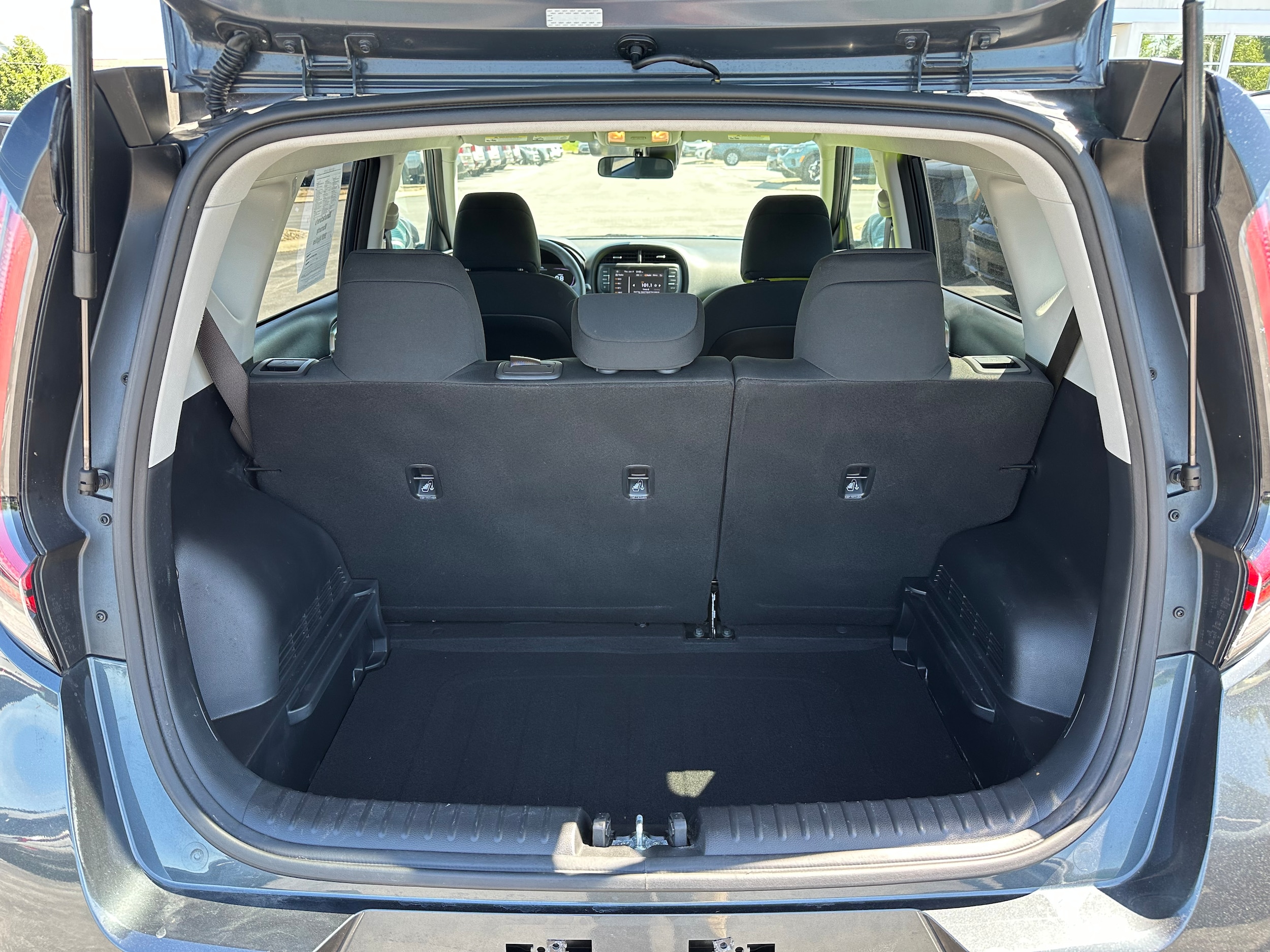 2023 Kia Soul LX - Photo 10