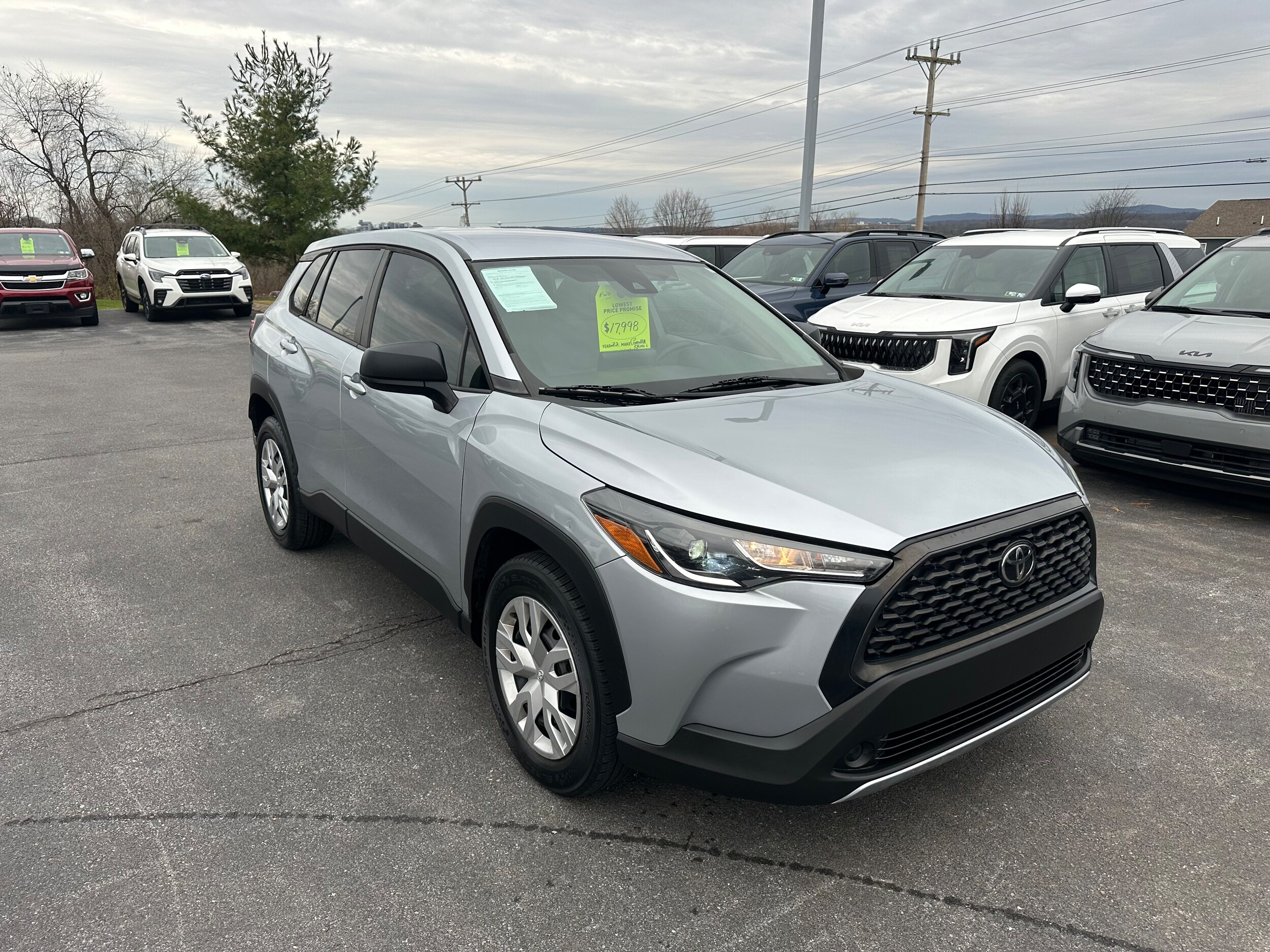 2022 Toyota Corolla Cross L photo 3