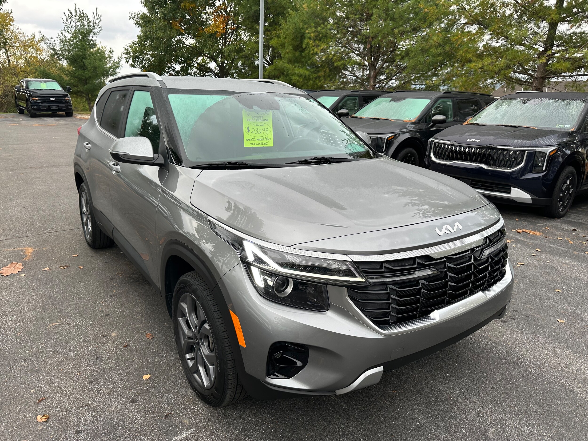 2024 Kia Seltos S photo 2