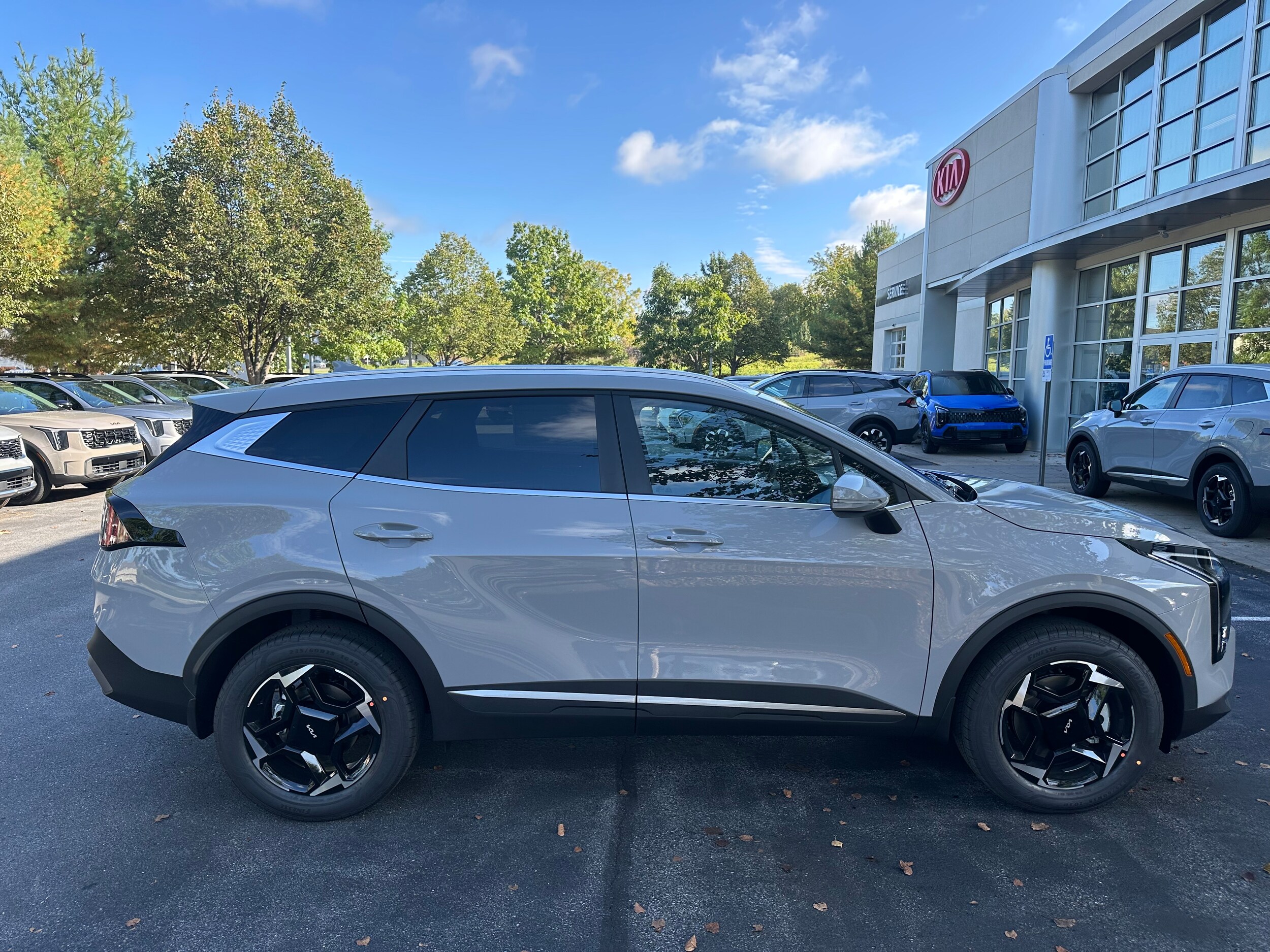 2026 Kia Sportage Hybrid EX photo 2