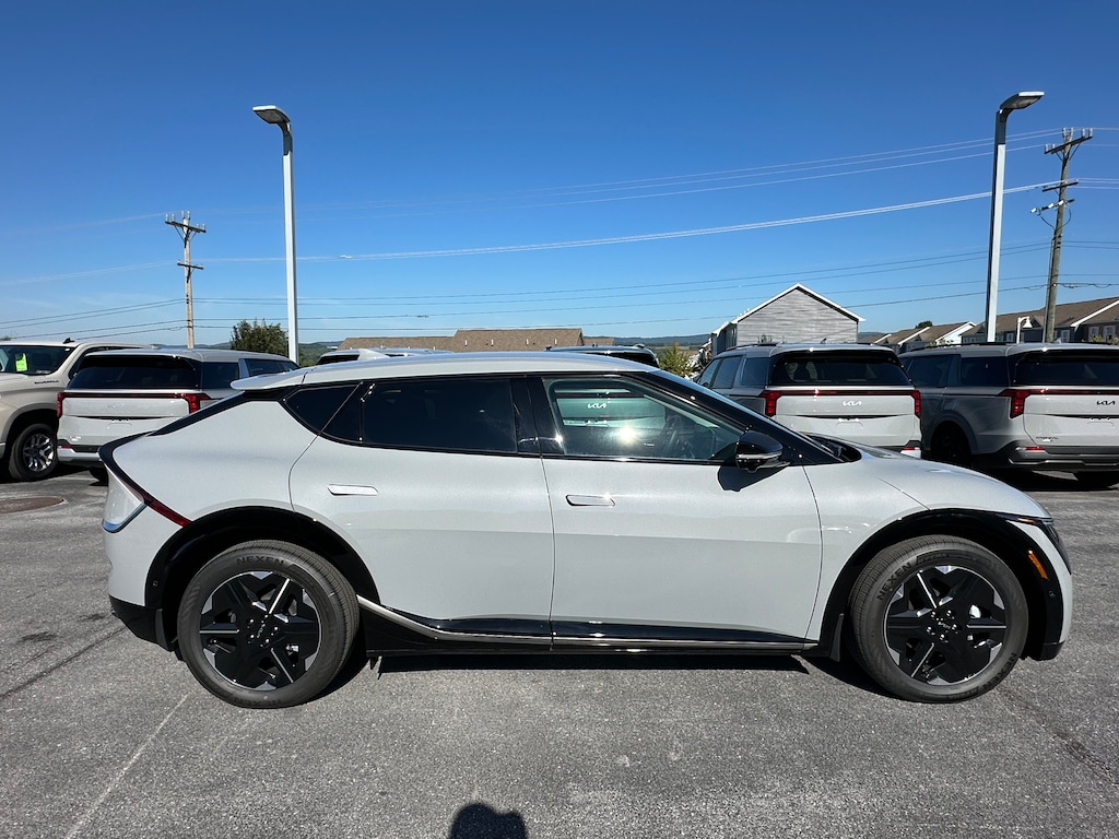 New 2026 Kia EV6 Wind SUV