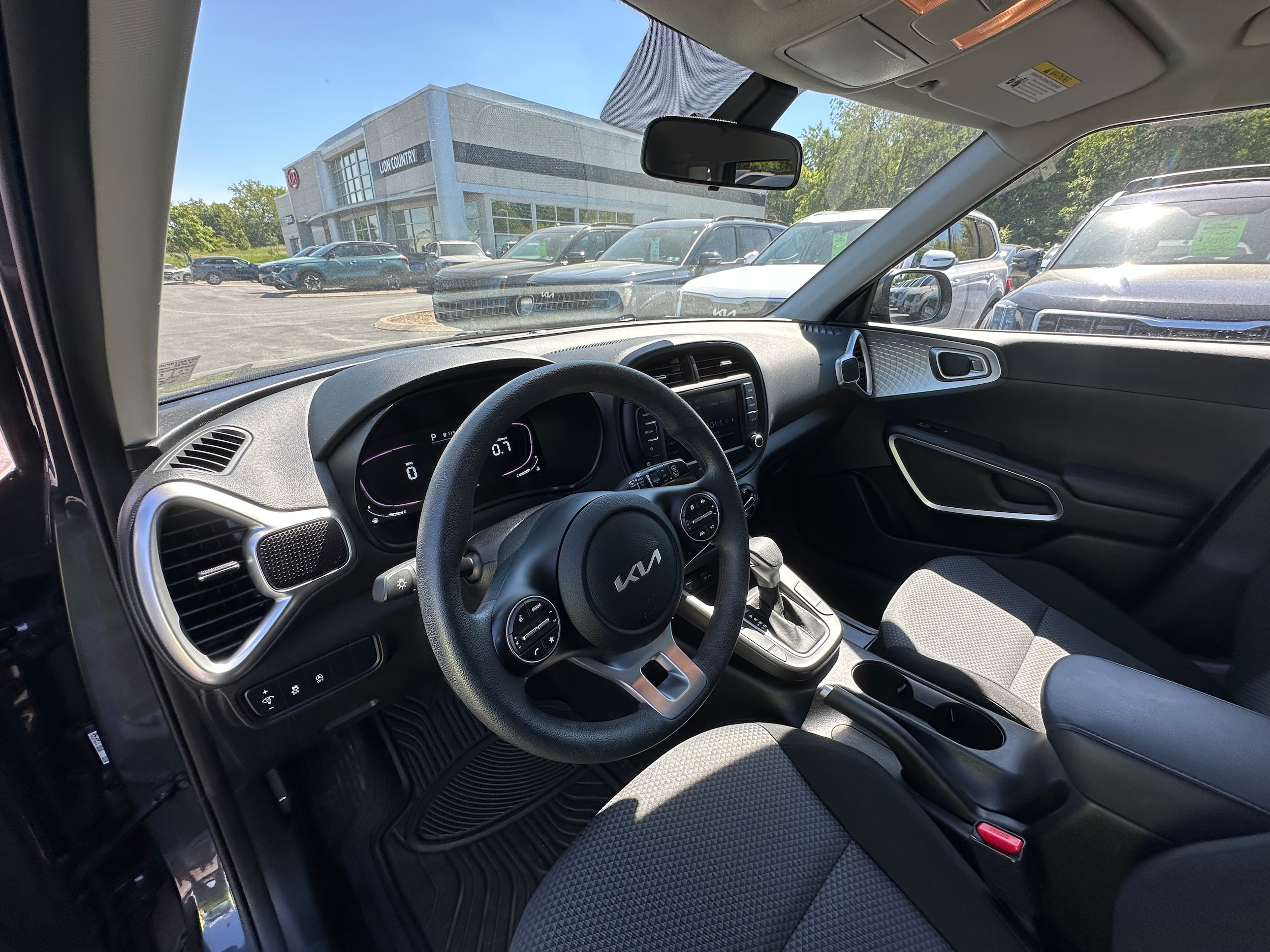 2023 Kia Soul LX - Photo 21