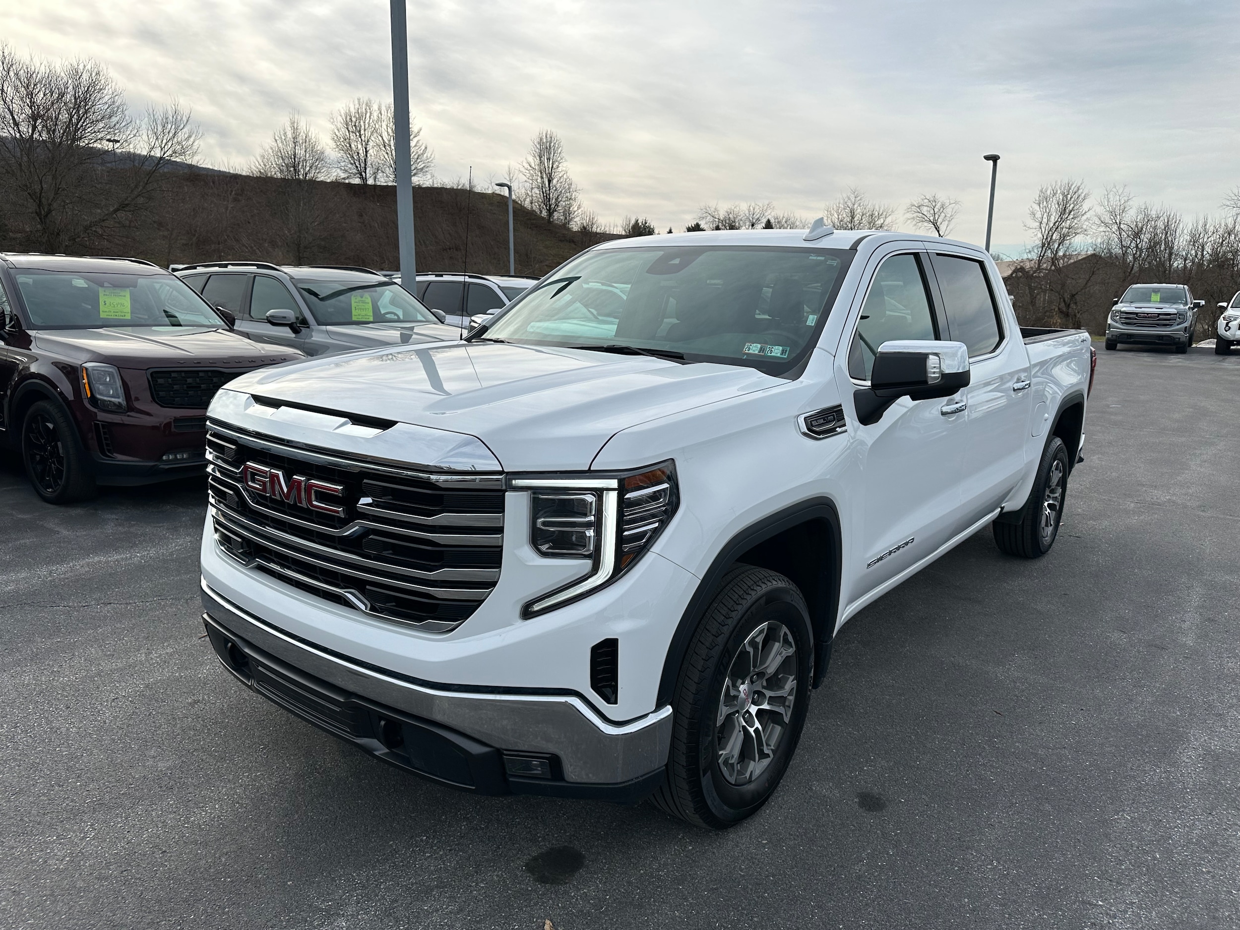 2025 GMC Sierra SLT's photo