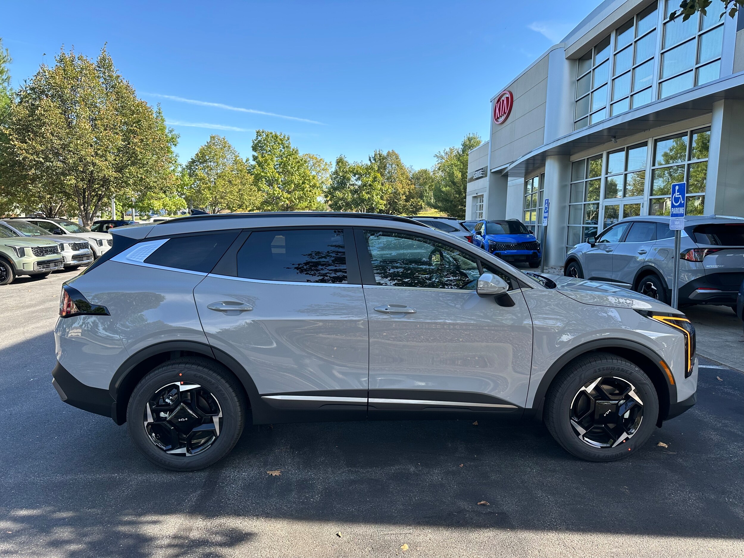 2026 Kia Sportage Hybrid EX photo 4