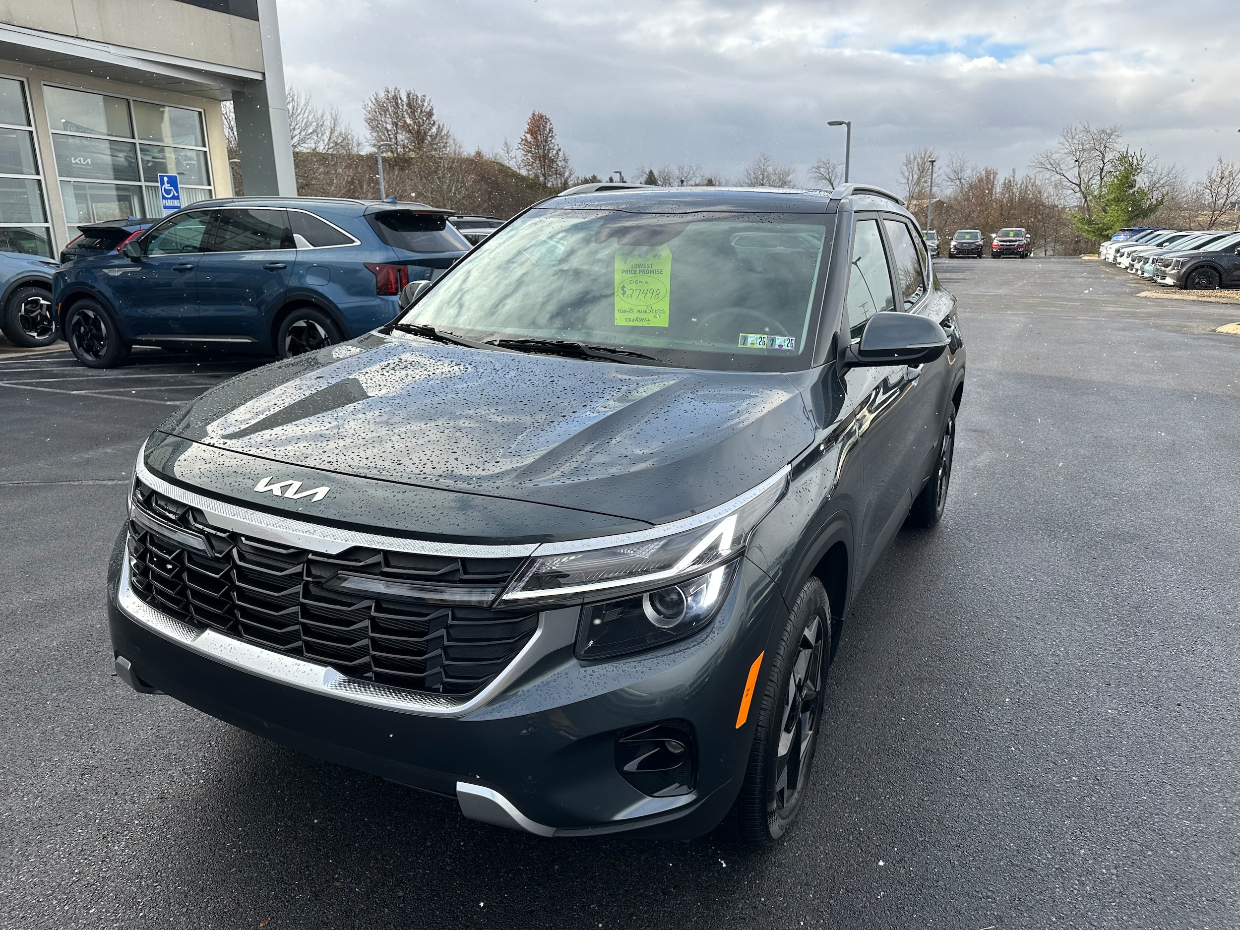 2025 Kia Seltos EX's photo