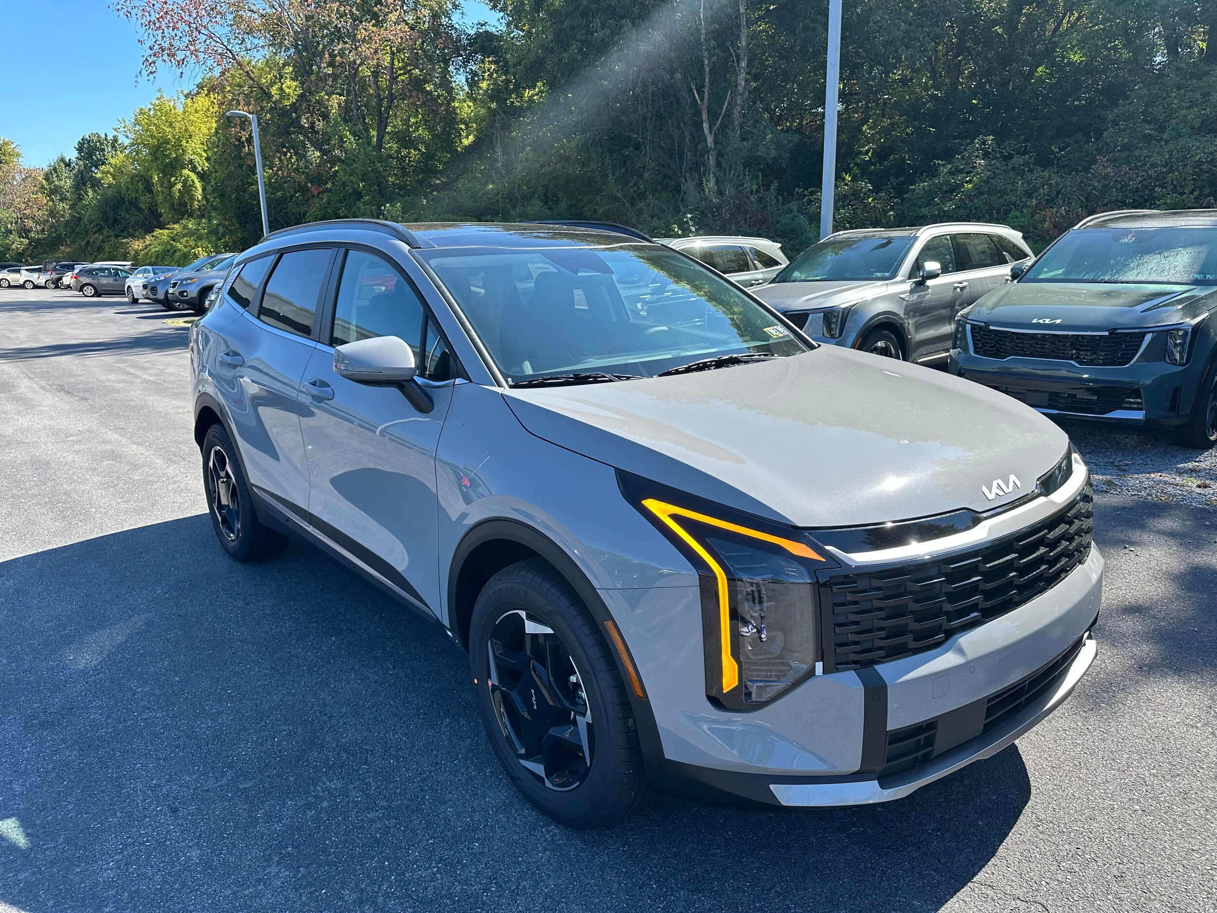 2026 Kia Sportage Hybrid EX photo 2