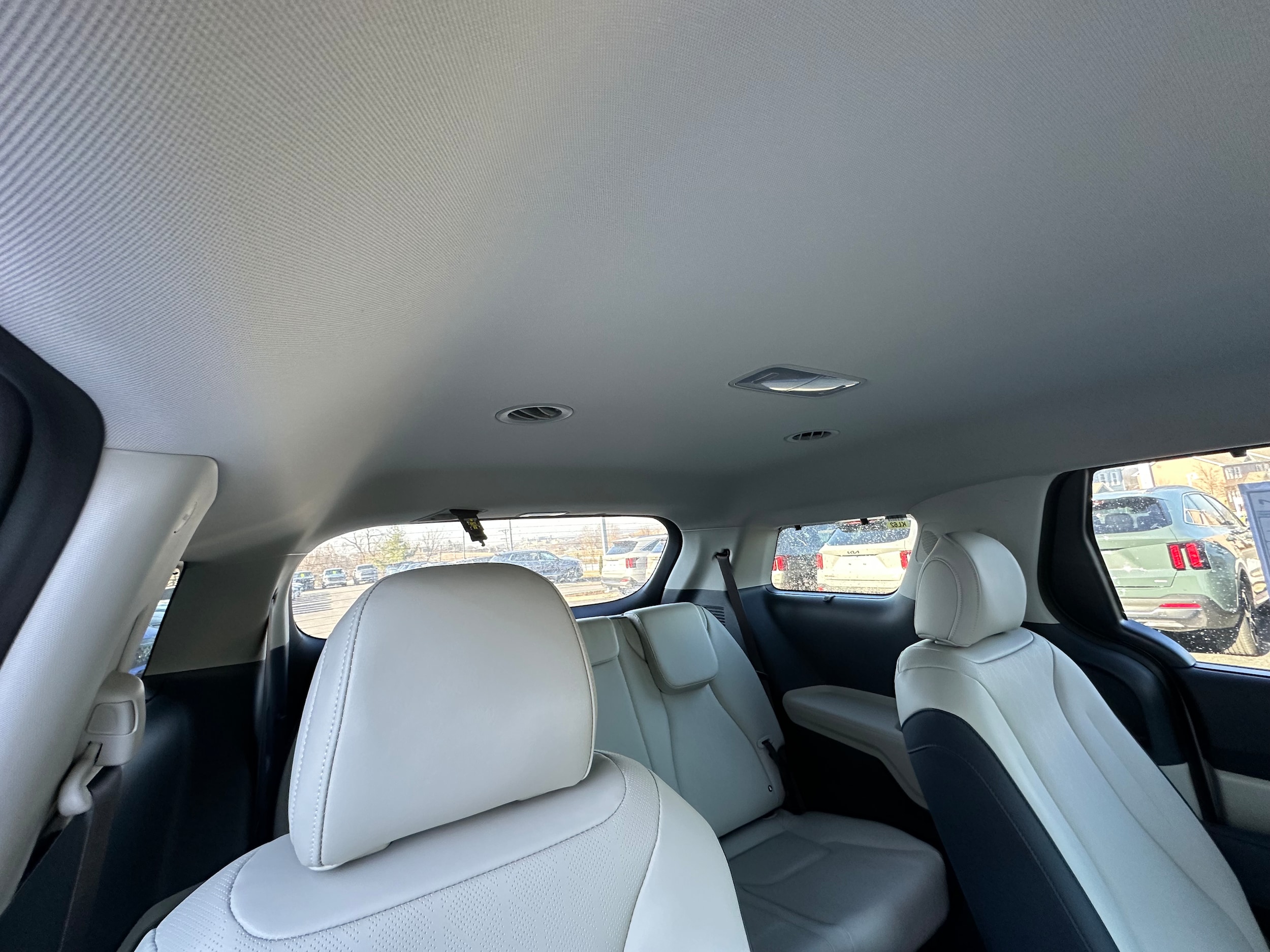2026 Kia Carnival EX - Photo 25