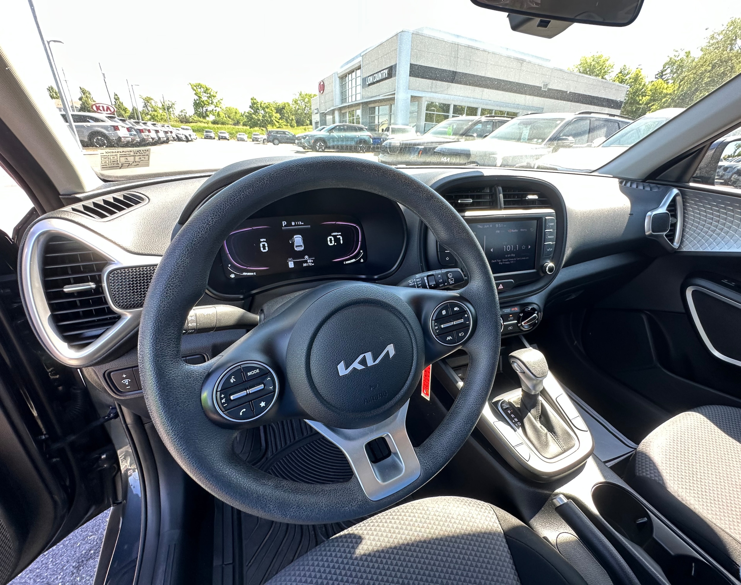 2023 Kia Soul LX - Photo 23