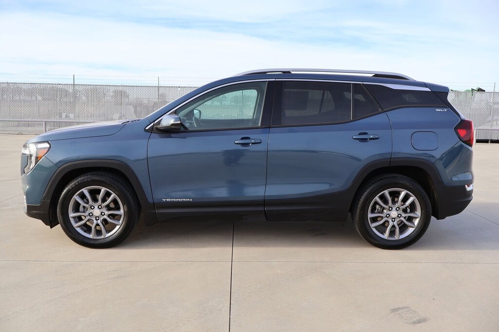 Used 2024 GMC Terrain SLT SUV