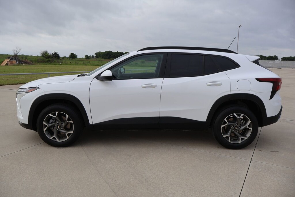 Used 2025 Chevrolet Trax LT SUV