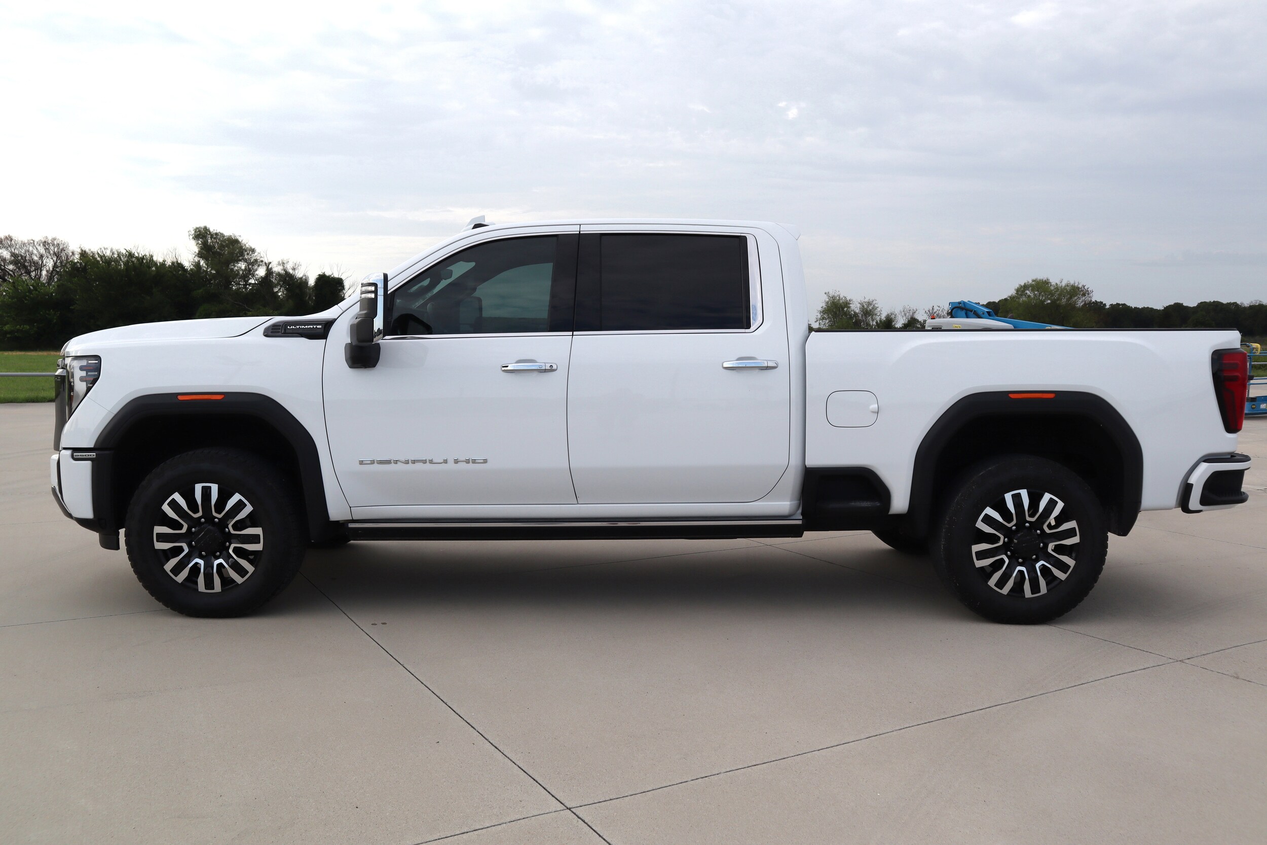 2024 Gmc Sierra 2500 HD Denali Ultimate photo 2