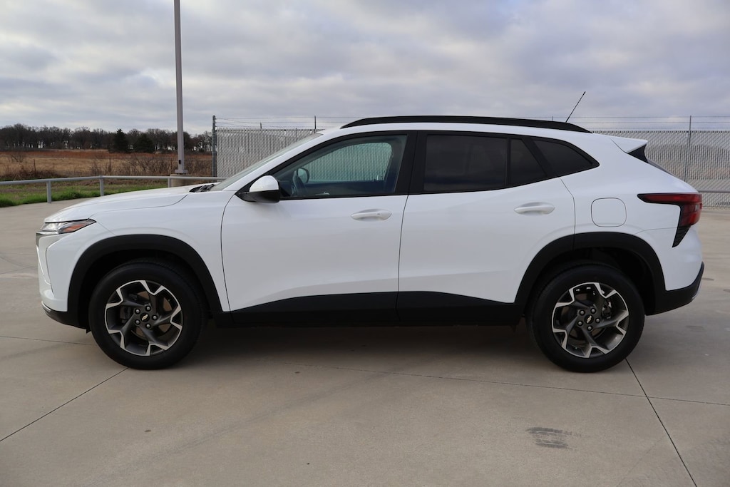 Used 2025 Chevrolet Trax LT SUV