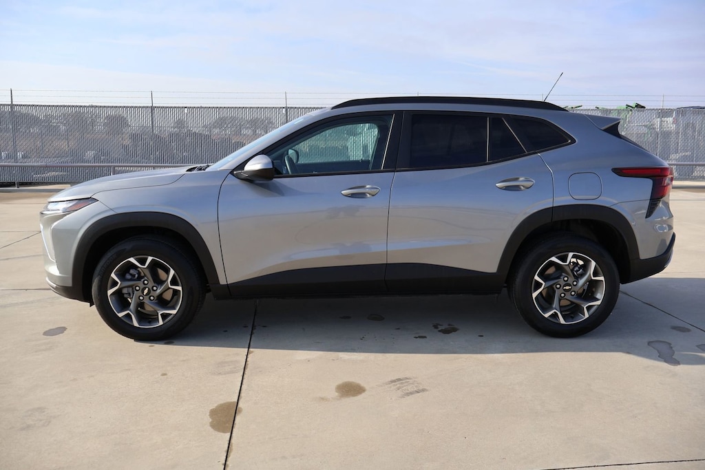 Used 2025 Chevrolet Trax LT SUV