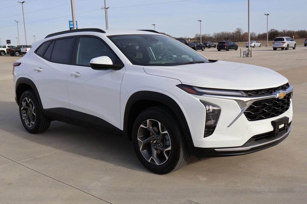 Used 2025 Chevrolet Trax LT SUV