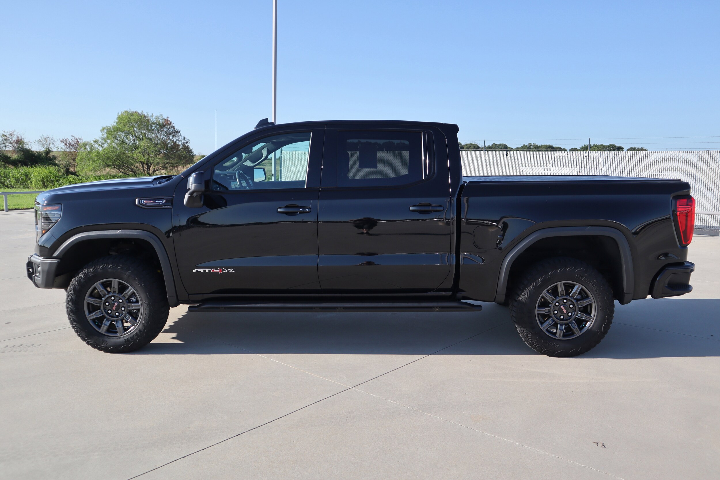 2024 Gmc Sierra 1500 AT4X photo 3