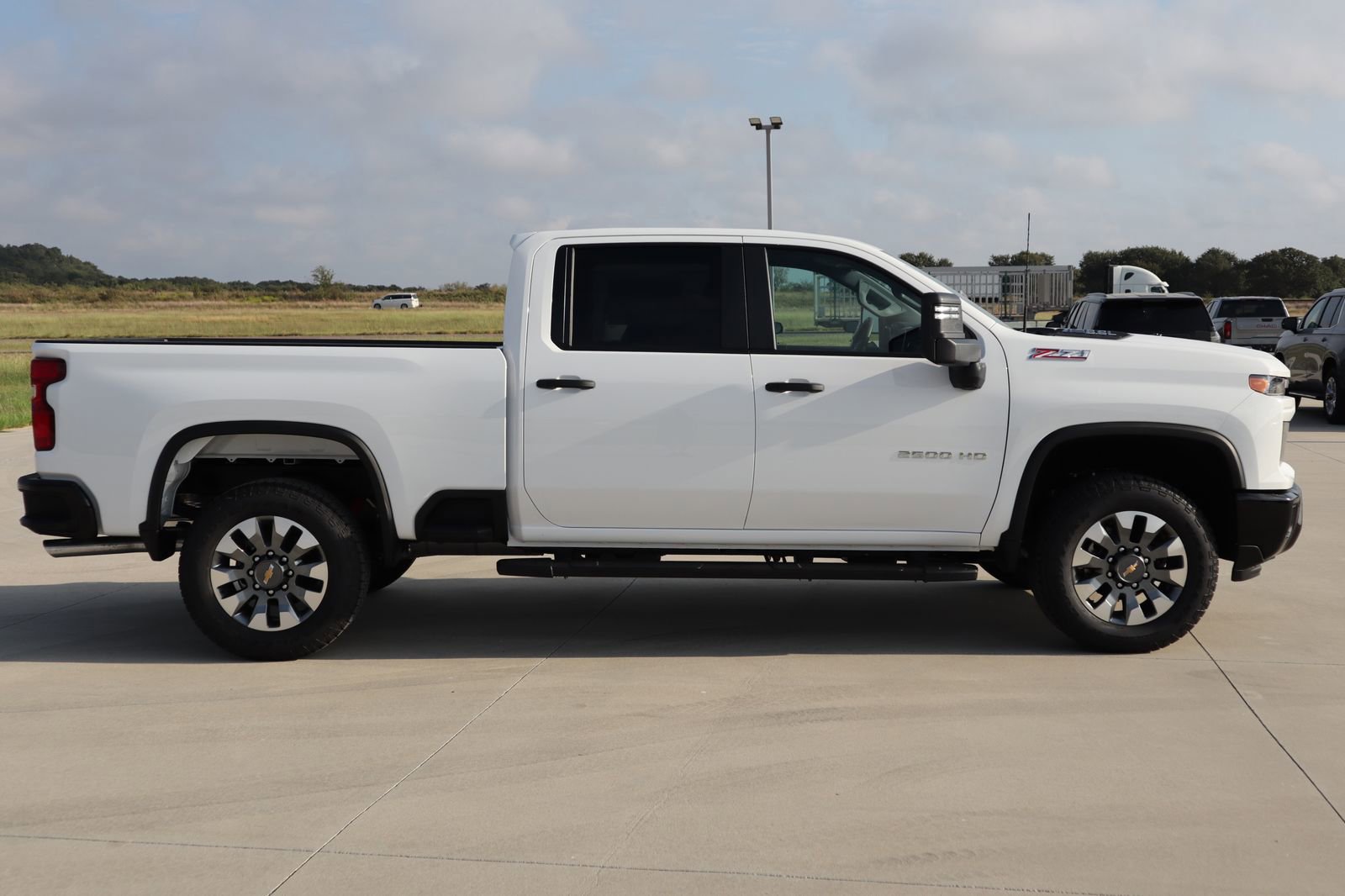 2026 Chevrolet Silverado 2500HD Custom photo 3