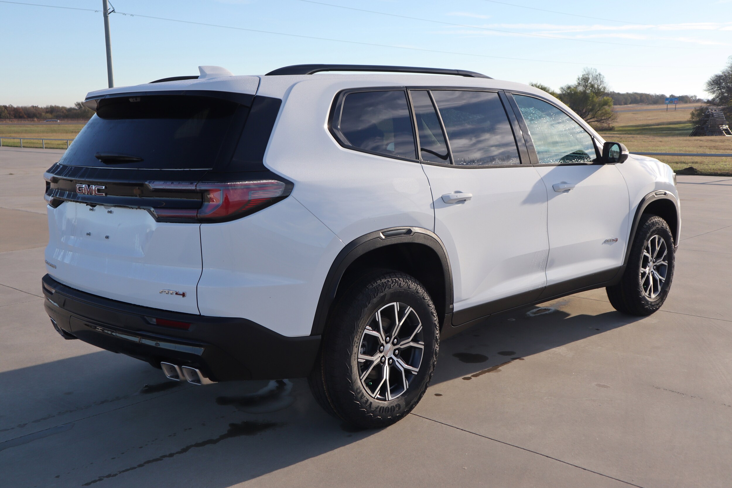 2026 Gmc Acadia AT4 photo 4