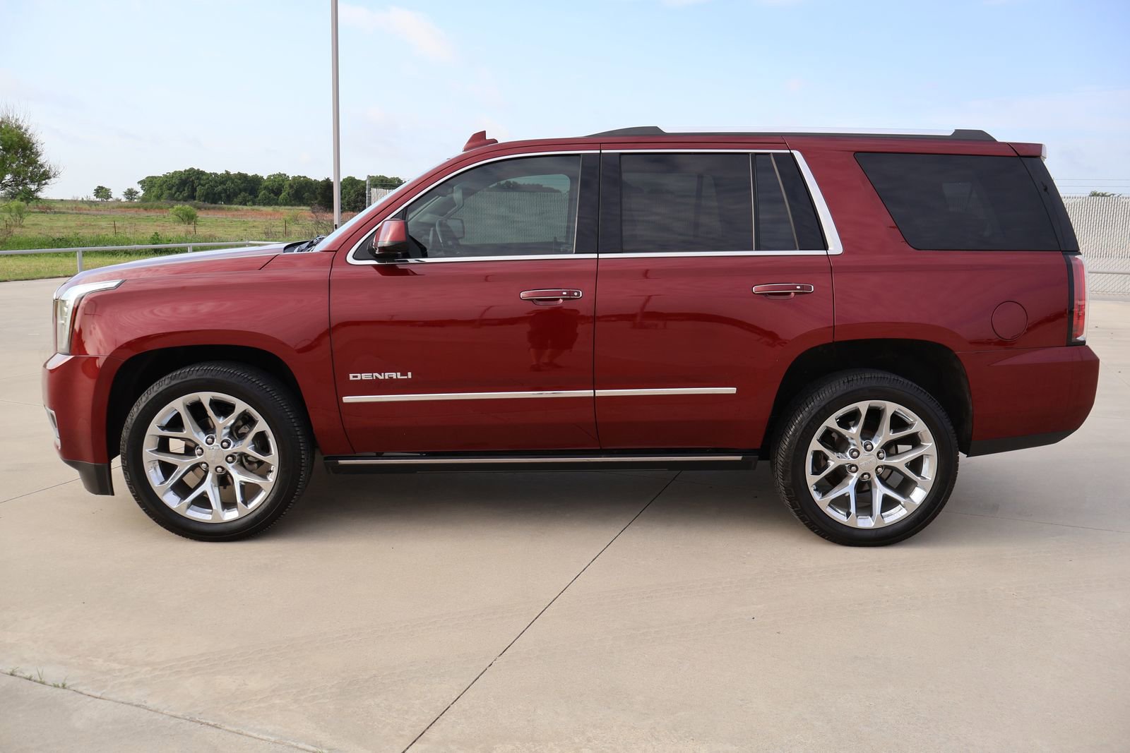 Used 2018 GMC Yukon Denali with VIN 1GKS1CKJ4JR222345 for sale in Bowie, TX