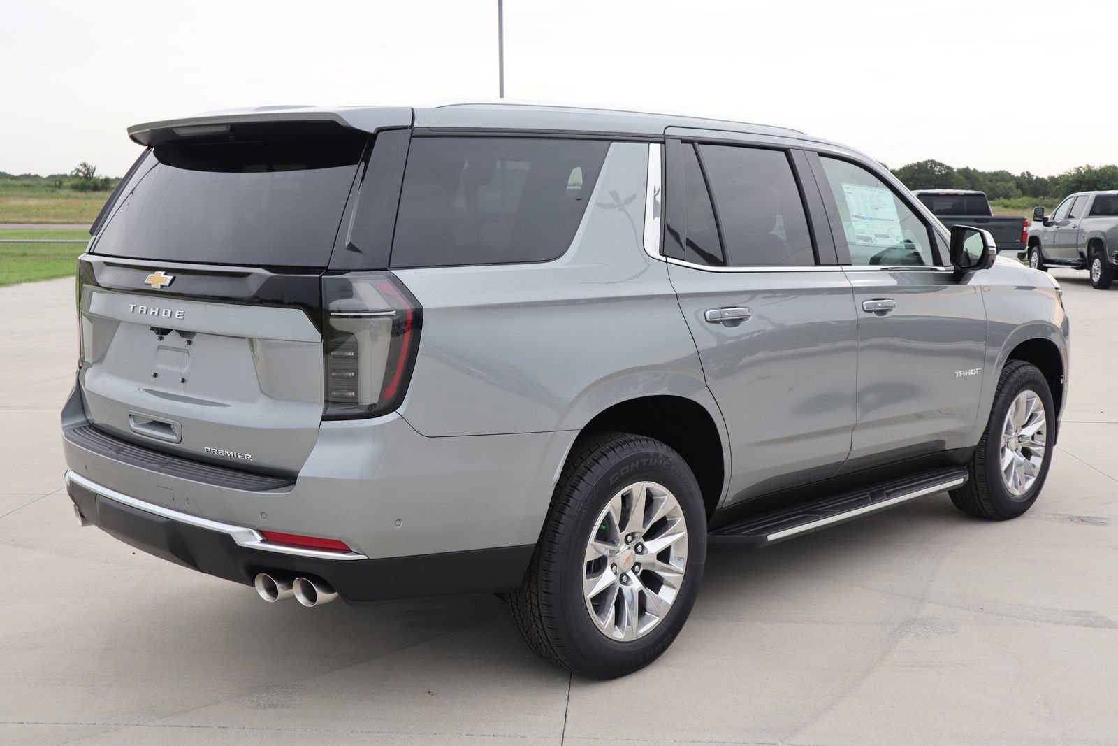 2025 Chevrolet Tahoe Premier photo 2