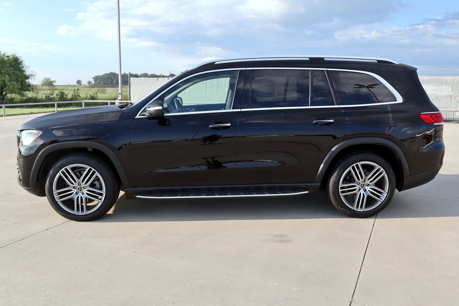 2020 Mercedes Benz GLS 450 4MATIC photo 2
