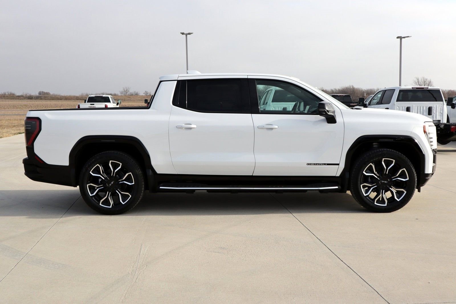 2025 Gmc Sierra EV Denali photo 3