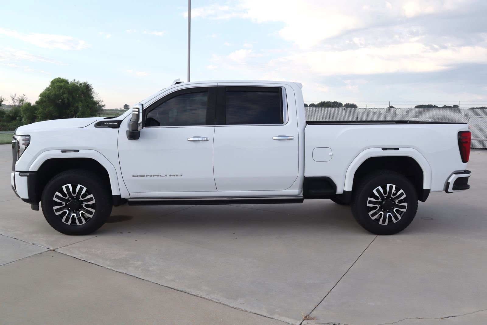 2024 Gmc Sierra 2500 HD Denali Ultimate photo 2