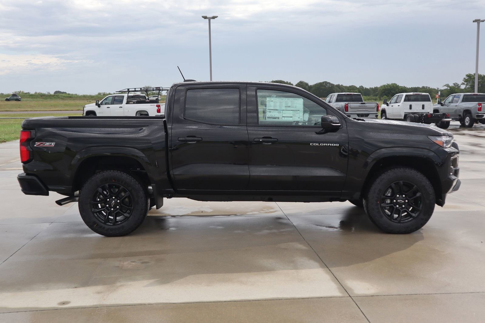 2025 Chevrolet Colorado Z71 photo 3