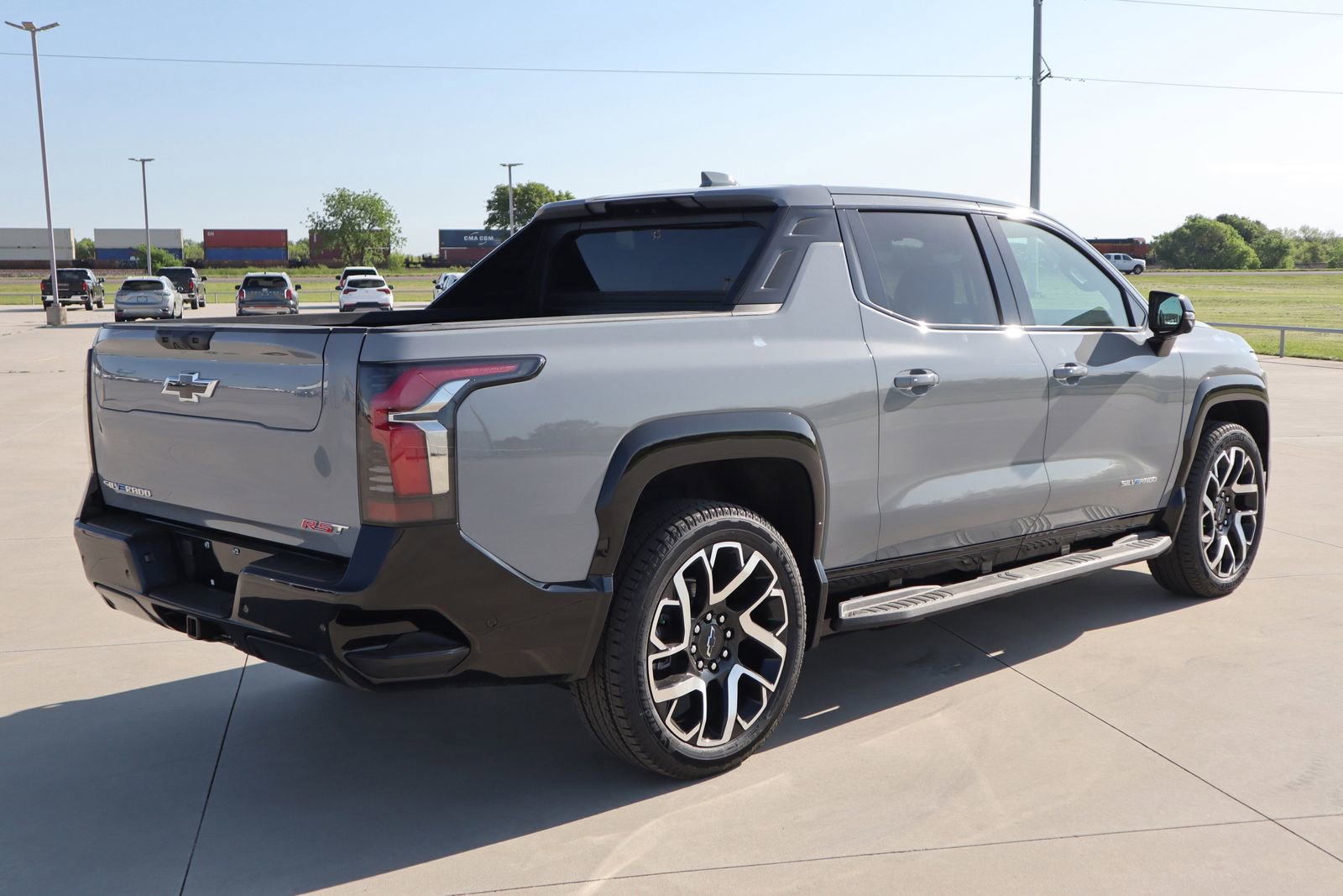 2025 Chevrolet Silverado EV RST photo 4