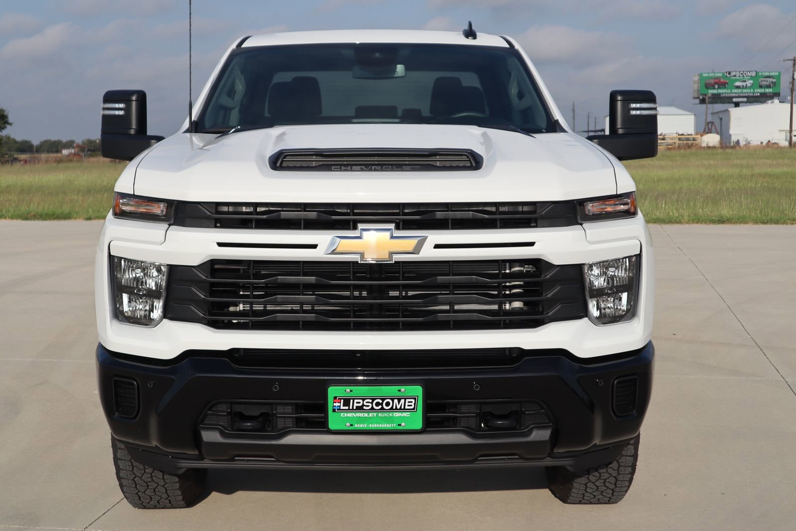2026 Chevrolet Silverado 2500HD Custom photo 2