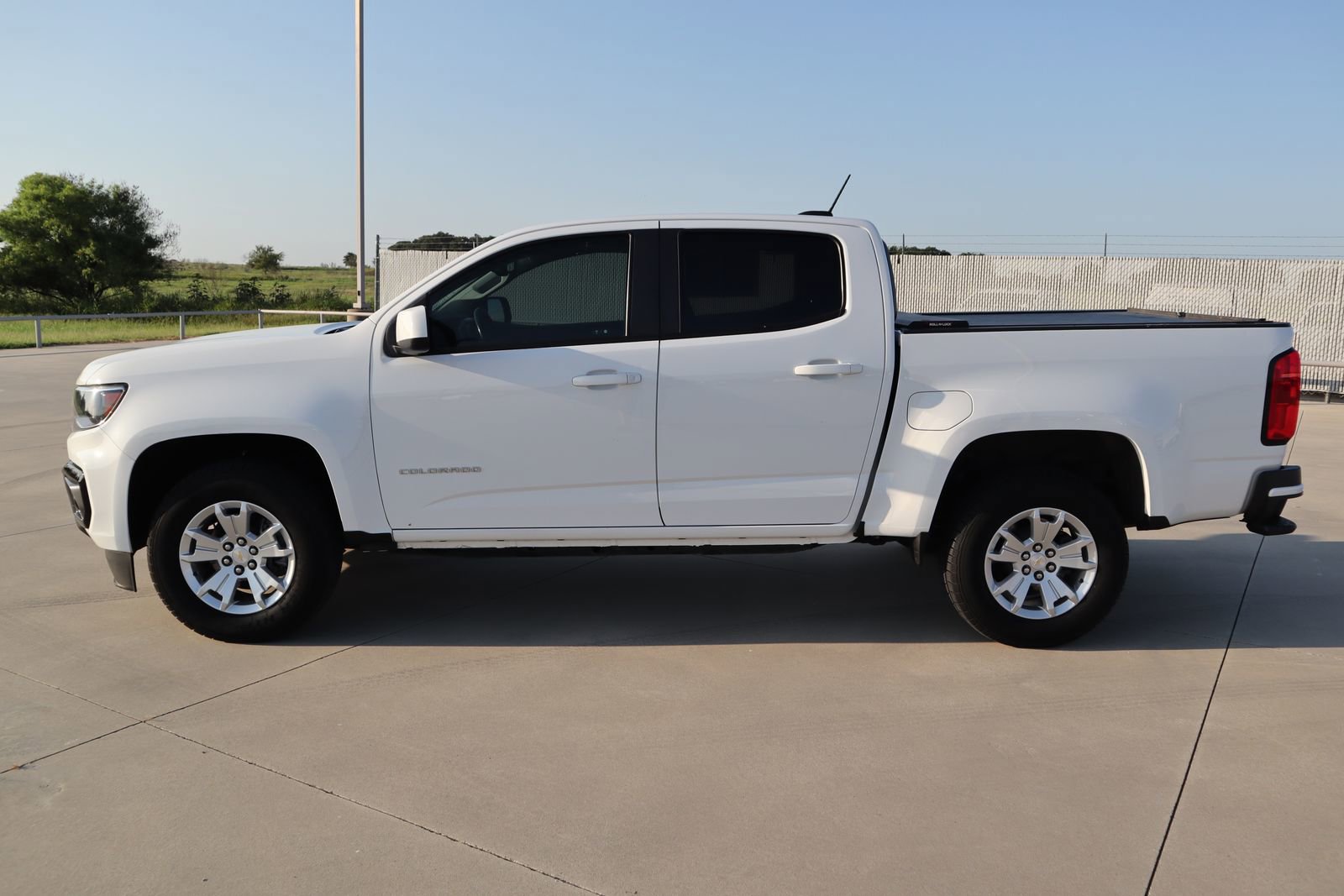 2021 Chevrolet Colorado LT photo 2