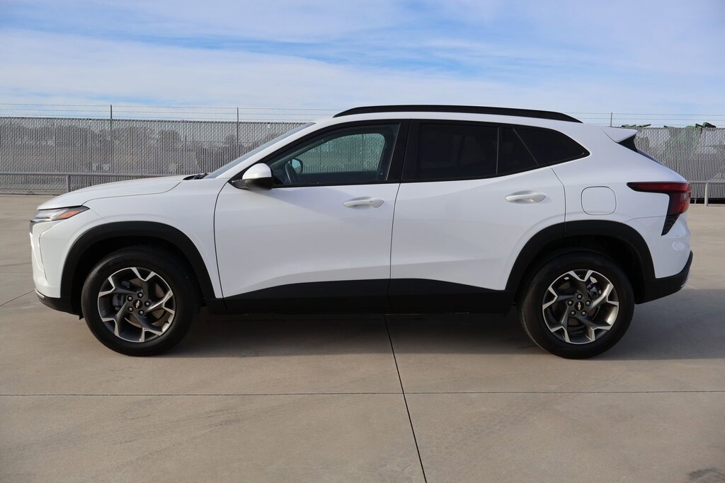 Used 2025 Chevrolet Trax LT SUV