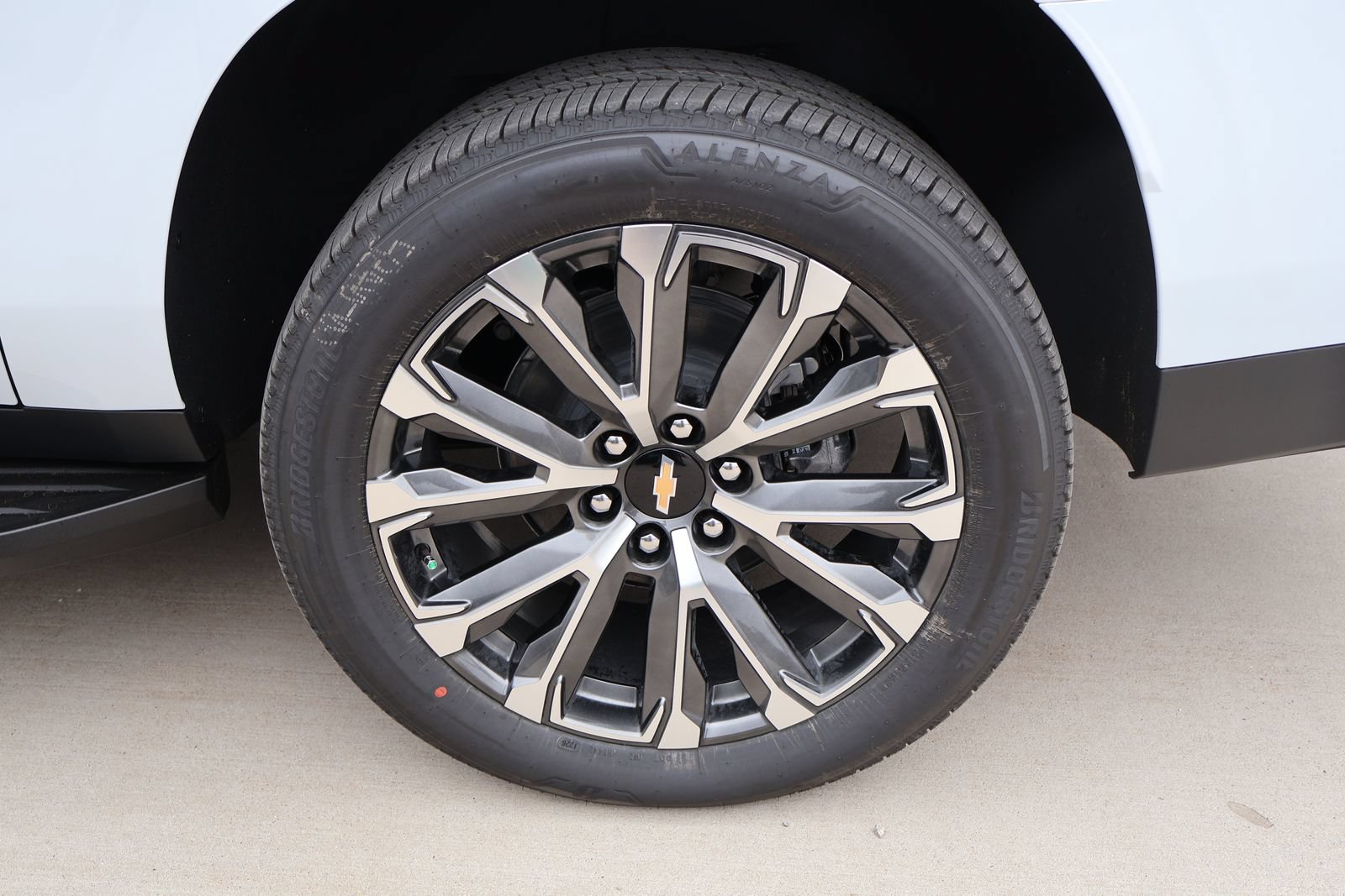 2026 Chevrolet Suburban High Country - Photo 6