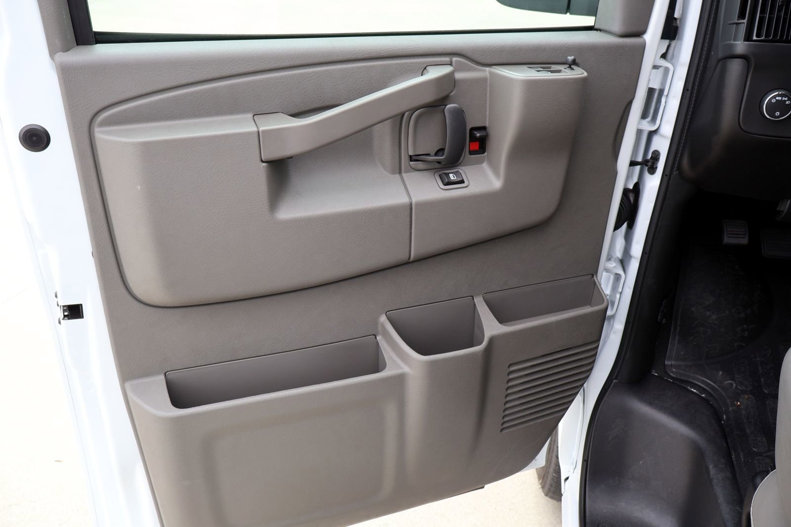 2026 Chevrolet Express Passenger LS - Photo 10
