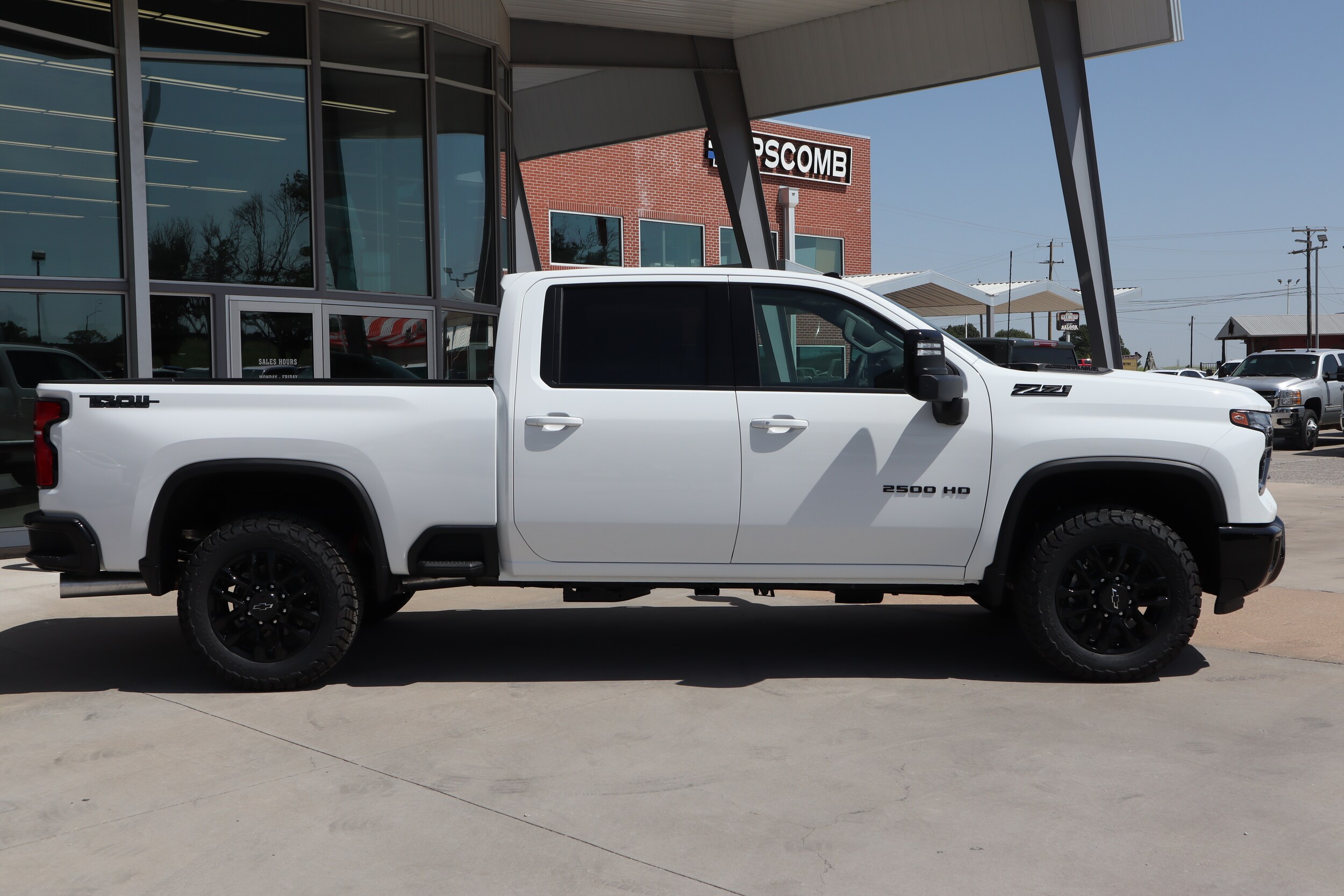 2025 Chevrolet Silverado 2500HD LTZ photo 2