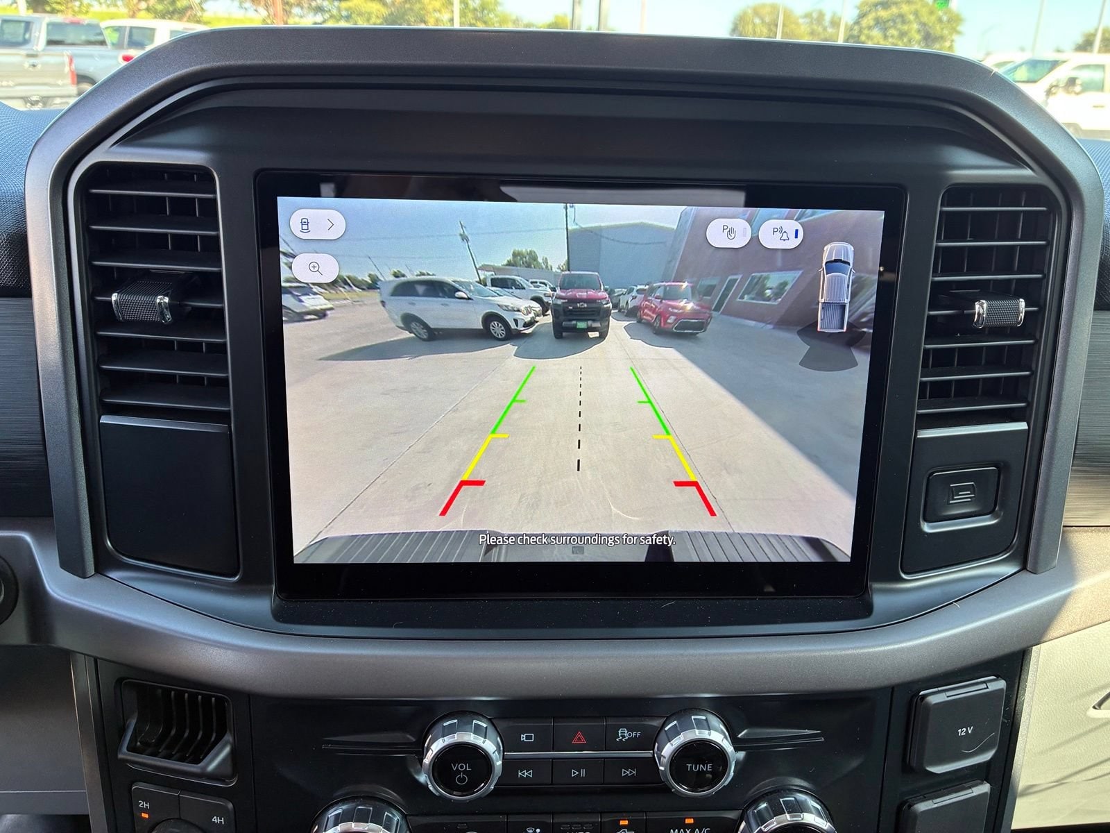 2025 Ford F-150 XLT - Photo 8