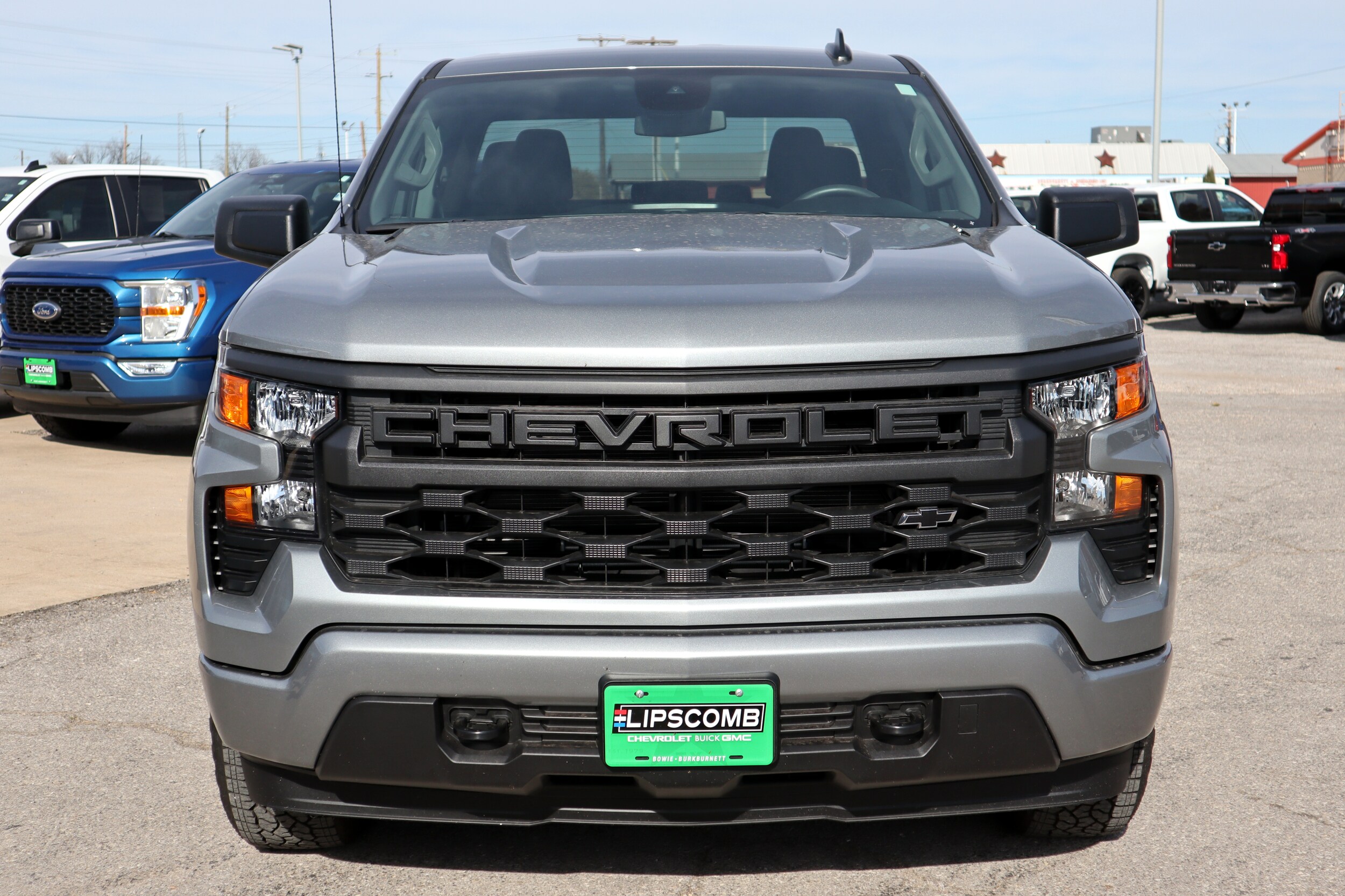 2025 Chevrolet Silverado 1500 Custom photo 2