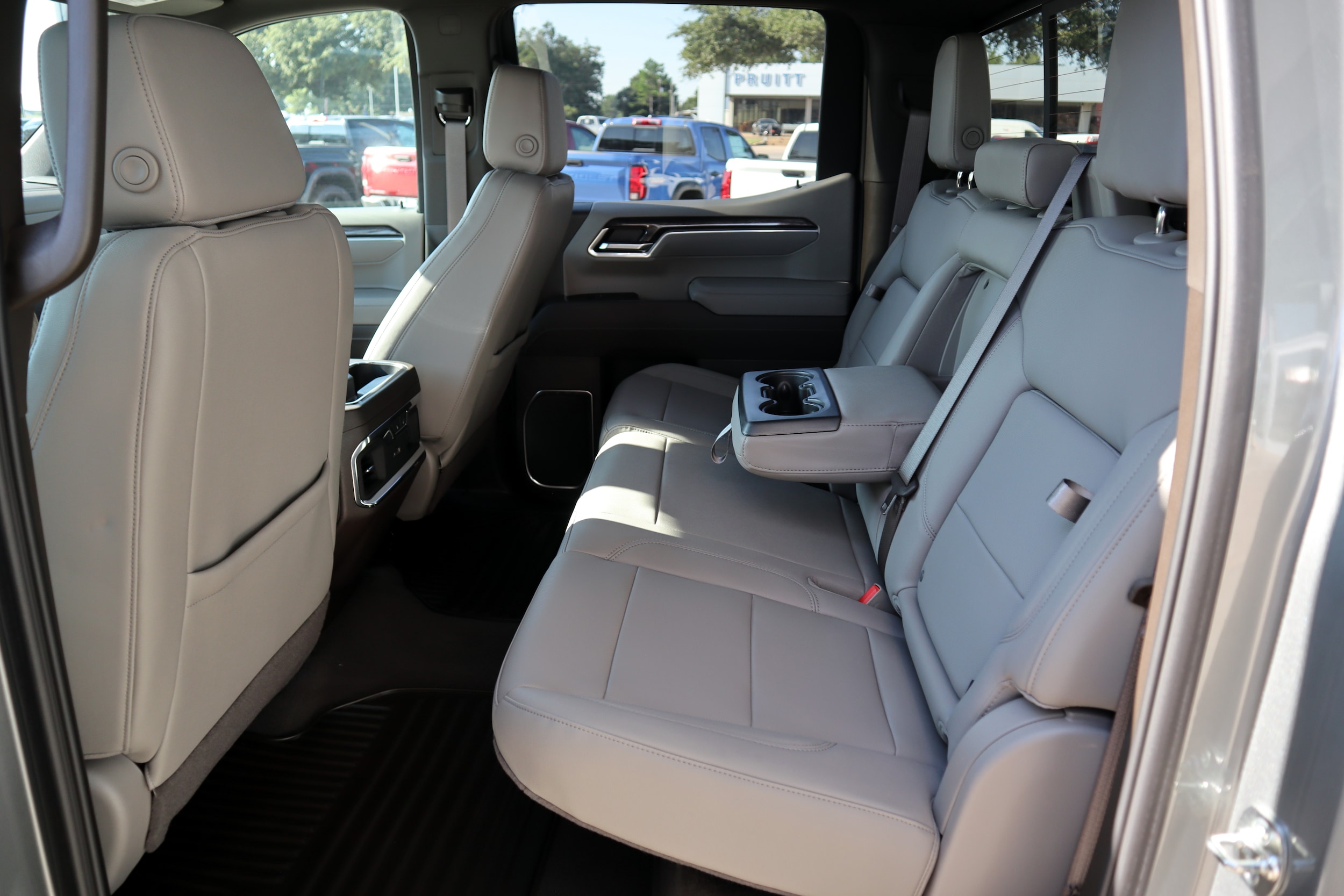 2025 Chevrolet Silverado 1500 LTZ - Photo 7
