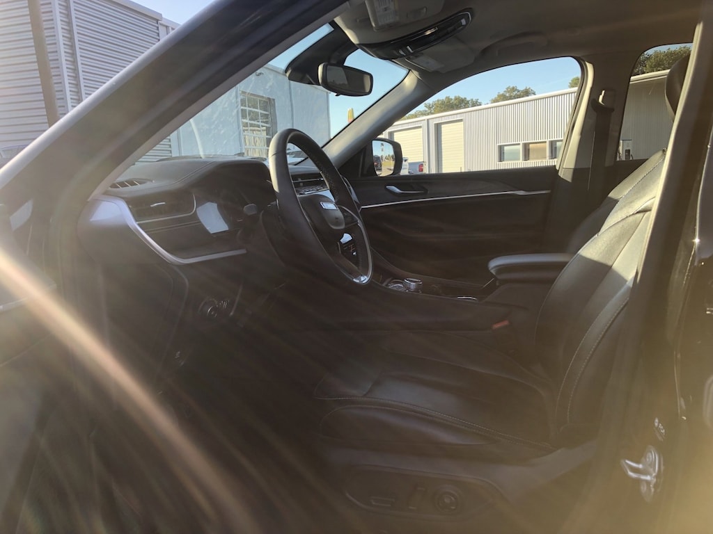 Used 2023 Jeep Grand Cherokee Limited 4x4 SUV