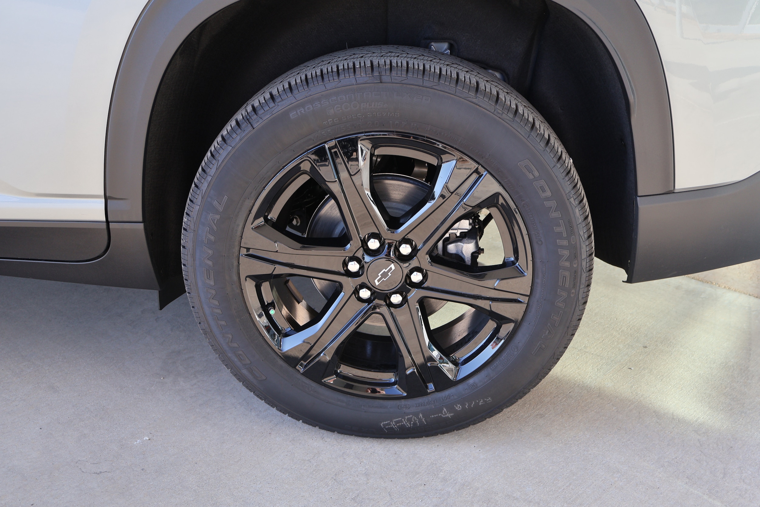 2027 Chevrolet Traverse LT - Photo 6