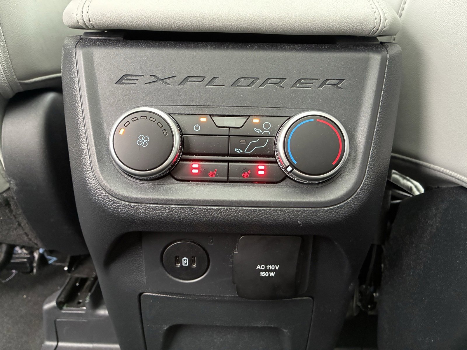 2025 Ford Explorer Platinum photo 4