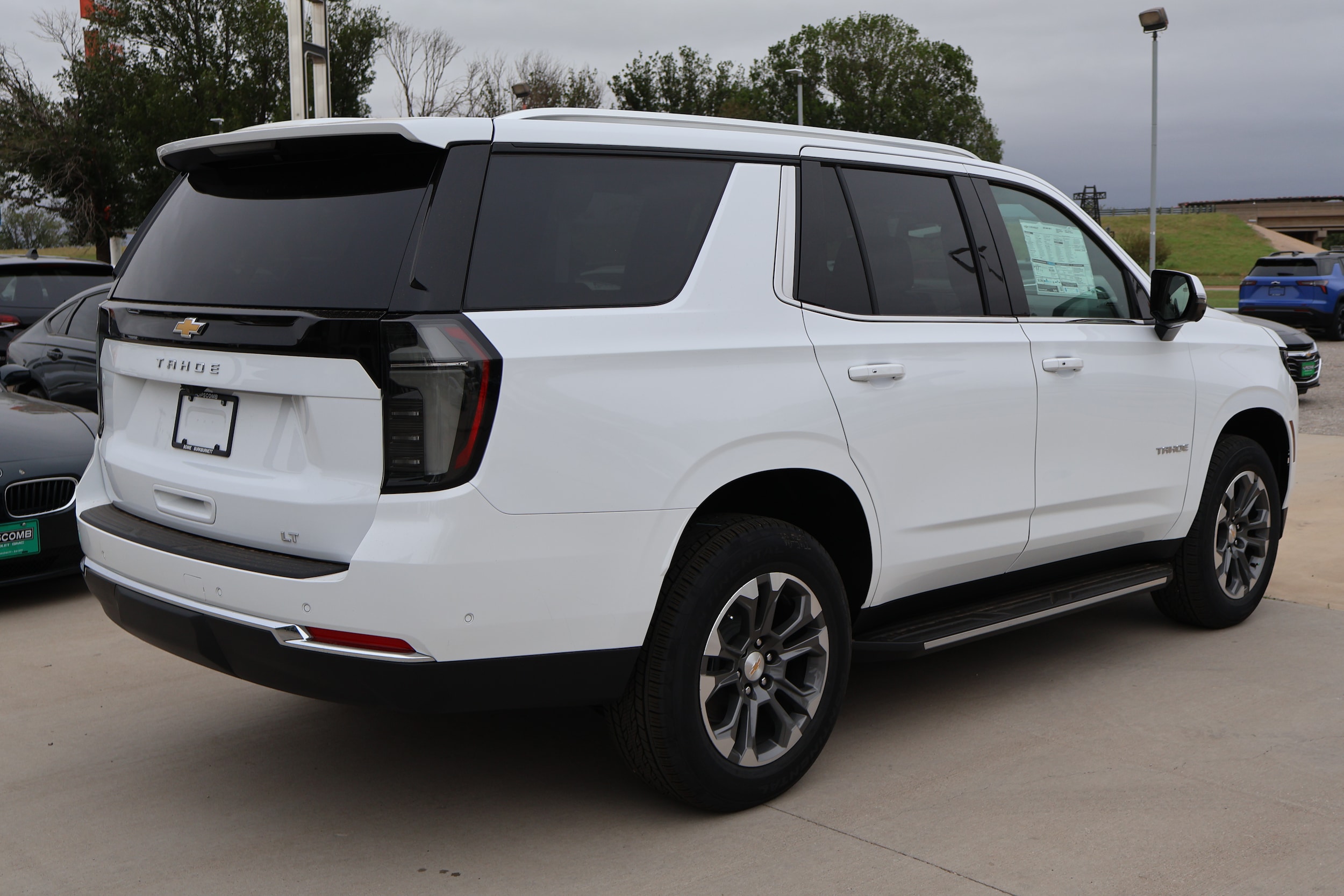 View vehicle photo 4
