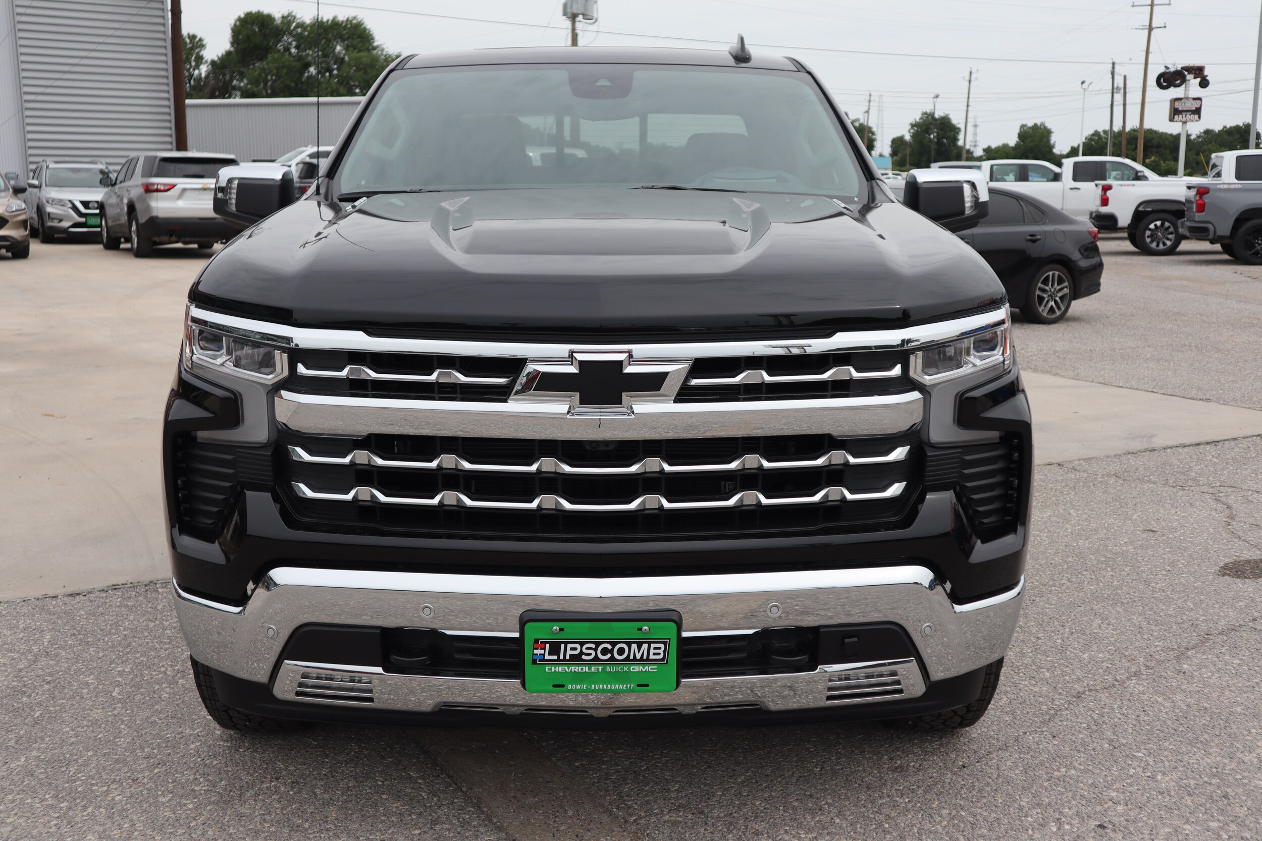2025 Chevrolet Silverado 1500 LTZ photo 2