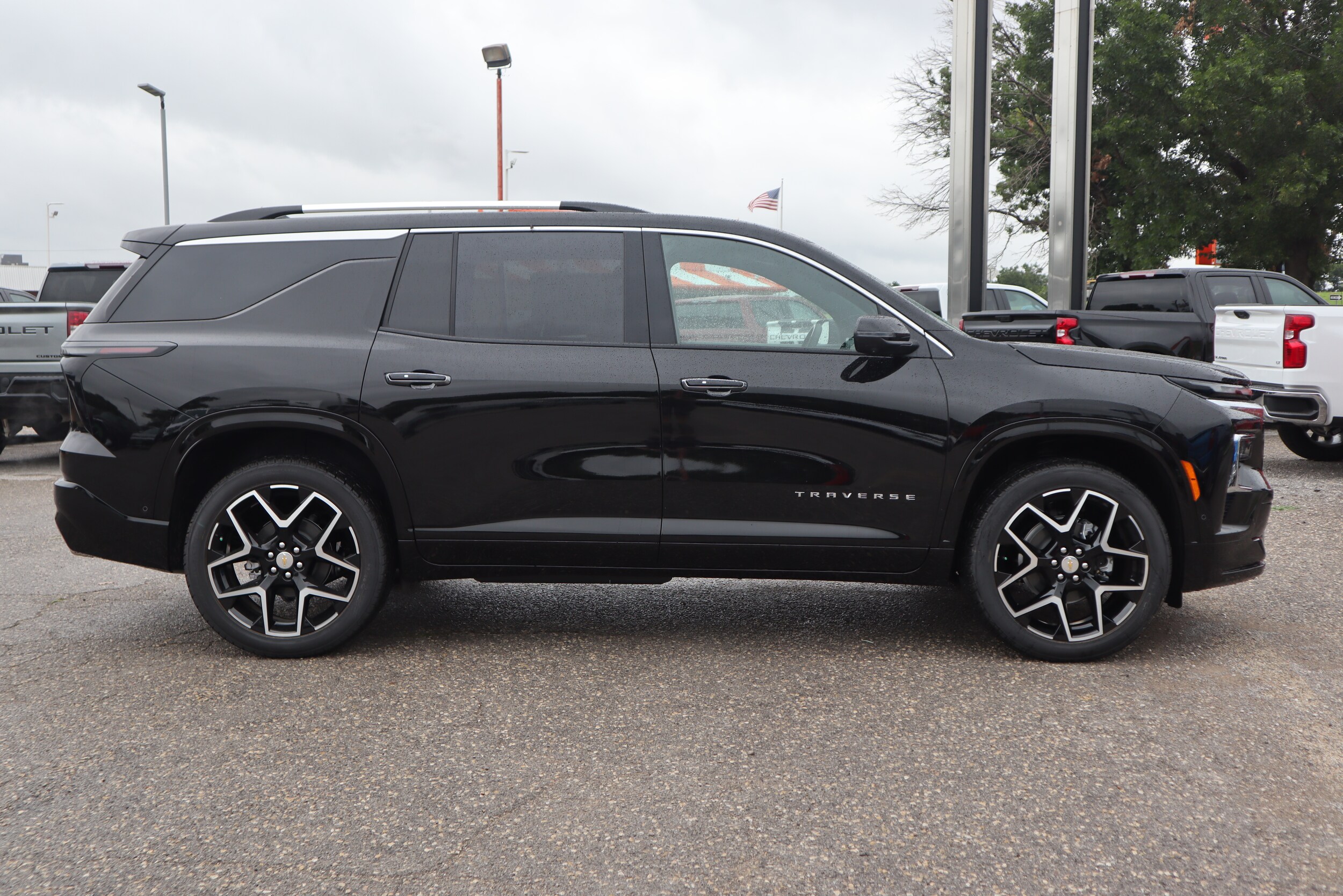 2026 Chevrolet Traverse High Country photo 2