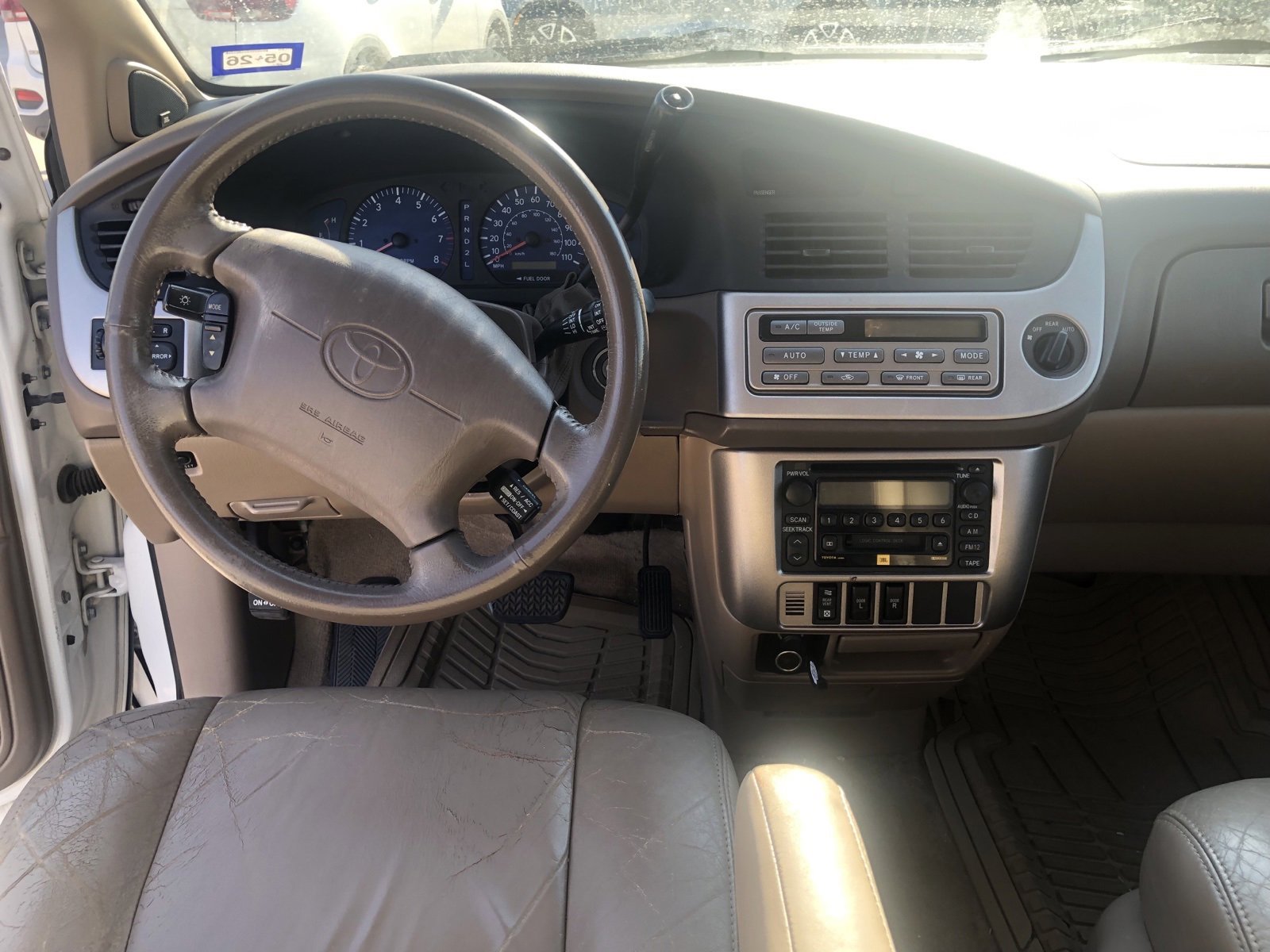 2003 Toyota Sienna LE photo 4