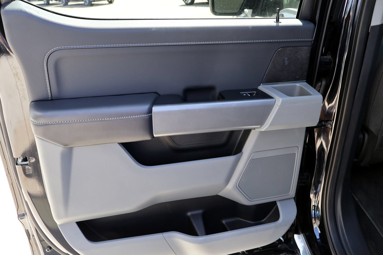 2025 Ford F-150 XLT - Photo 13