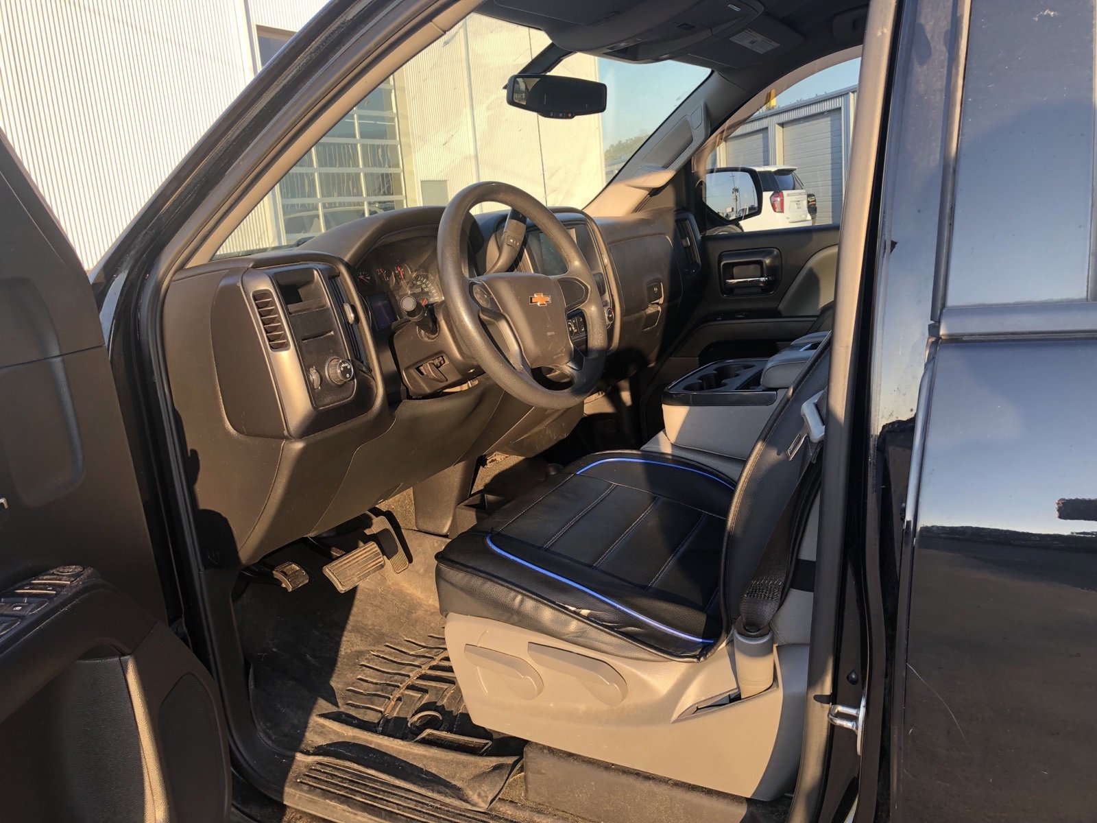 2018 Chevrolet Silverado 1500 Custom photo 3