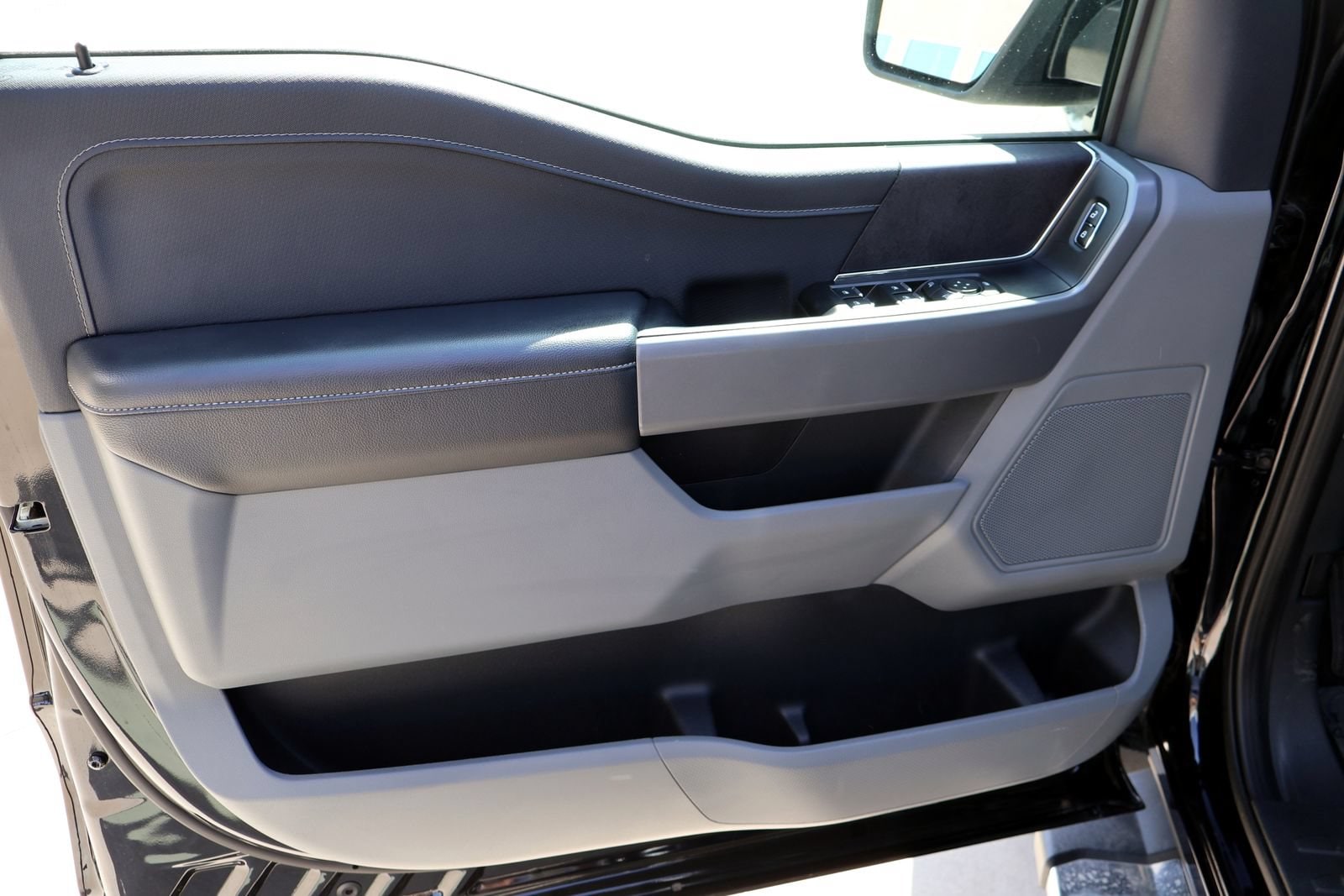 2025 Ford F-150 XLT - Photo 17