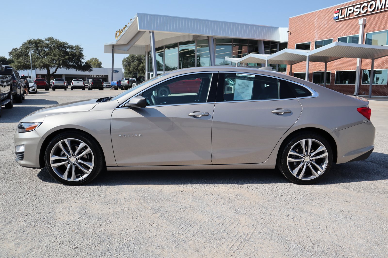 2023 Chevrolet Malibu 1LT photo 2