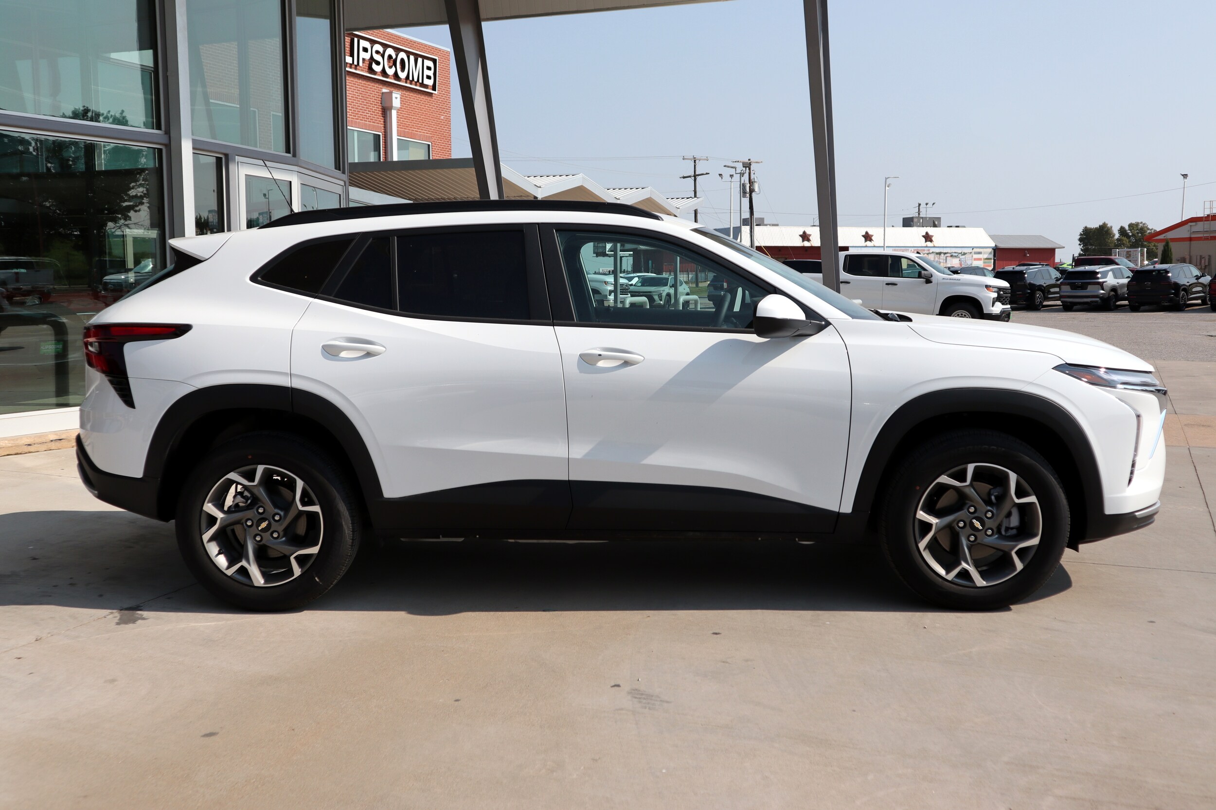2025 Chevrolet Trax LT photo 2